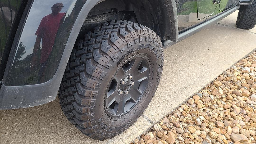 Jeep Gladiator 4 Mojave wheels and tires 3