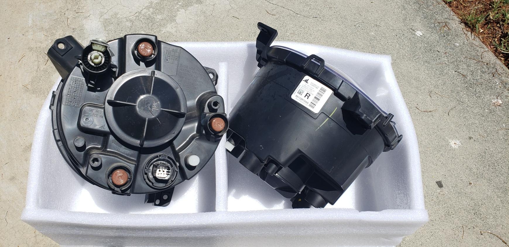 Jeep Gladiator For Sale: OEM parts off stock front bumper of Overland halogen headlights 2