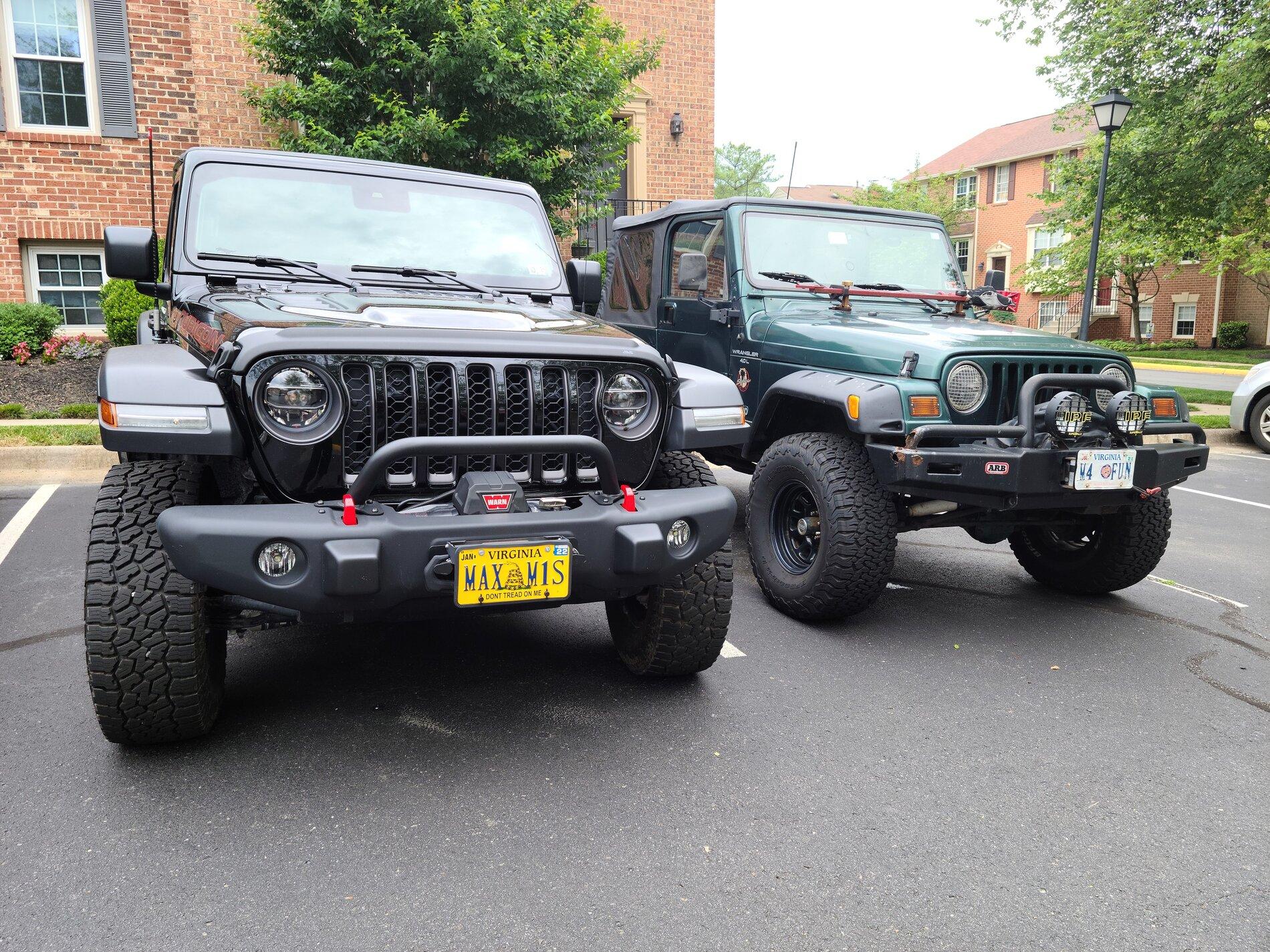 Jeep Gladiator WTS - Rubicon Front Plastic Bumper -  no Fogs Jeeps