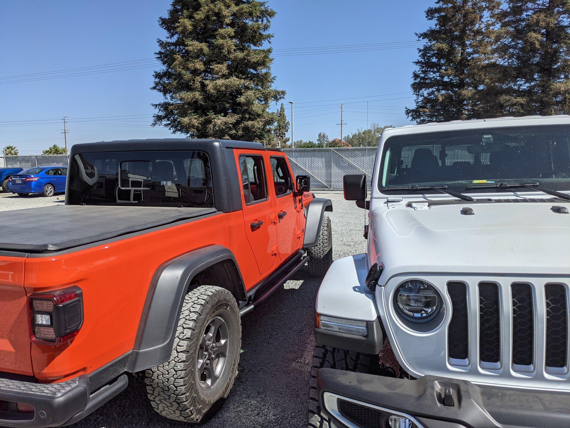 Jeep Gladiator Jeeps Parking Next To Jeeps PXL_20210609_170505848
