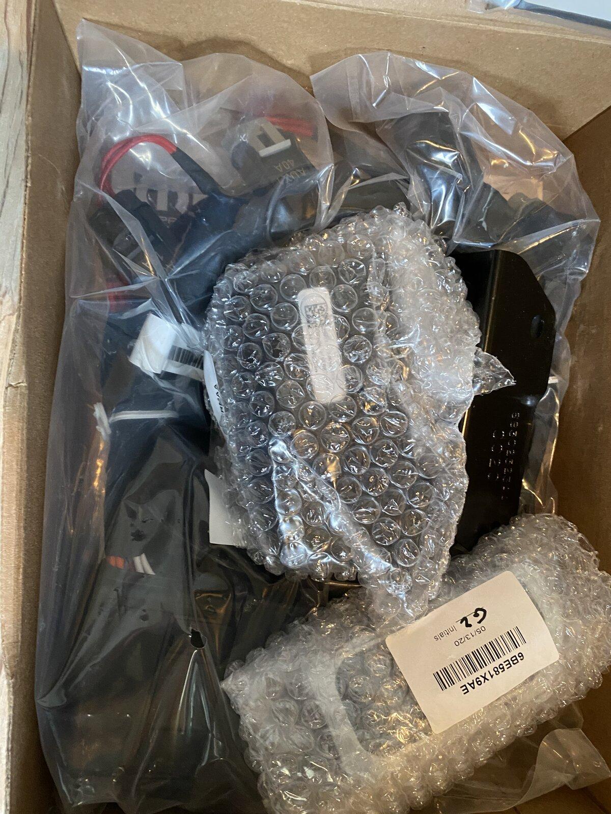 Jeep Gladiator OEM Mopar Aux Switch Kit 840BC331-D826-487E-81FF-E0C39921FA5E