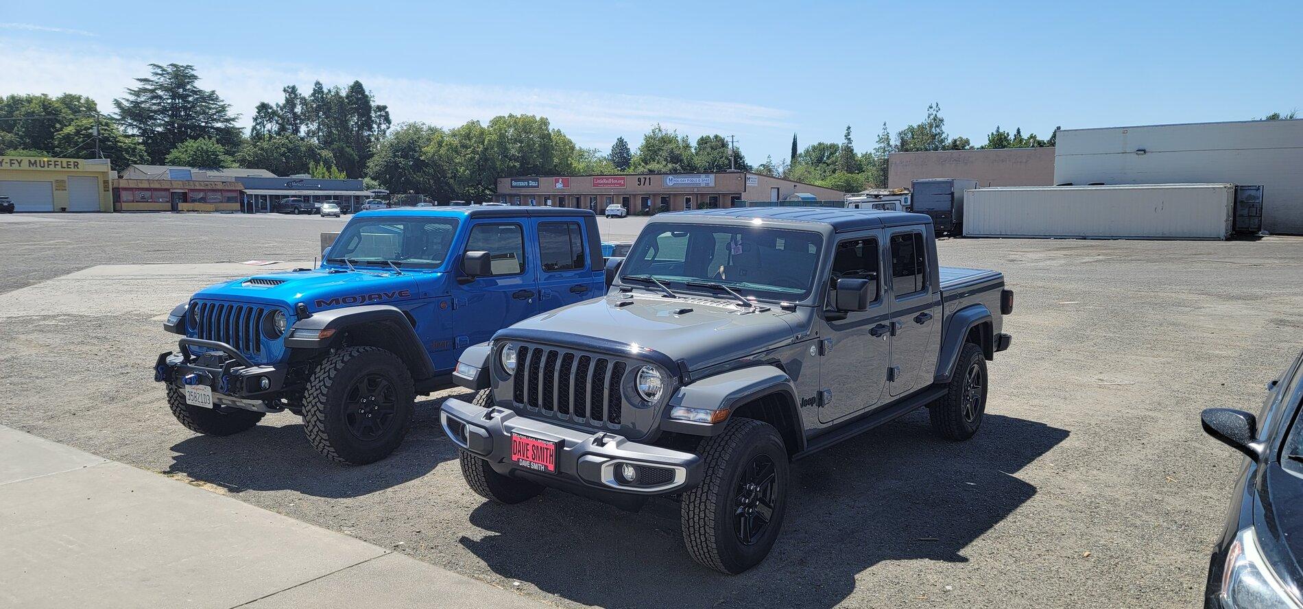 Jeep Gladiator Jeeps Parking Next To Jeeps 20210609_110925