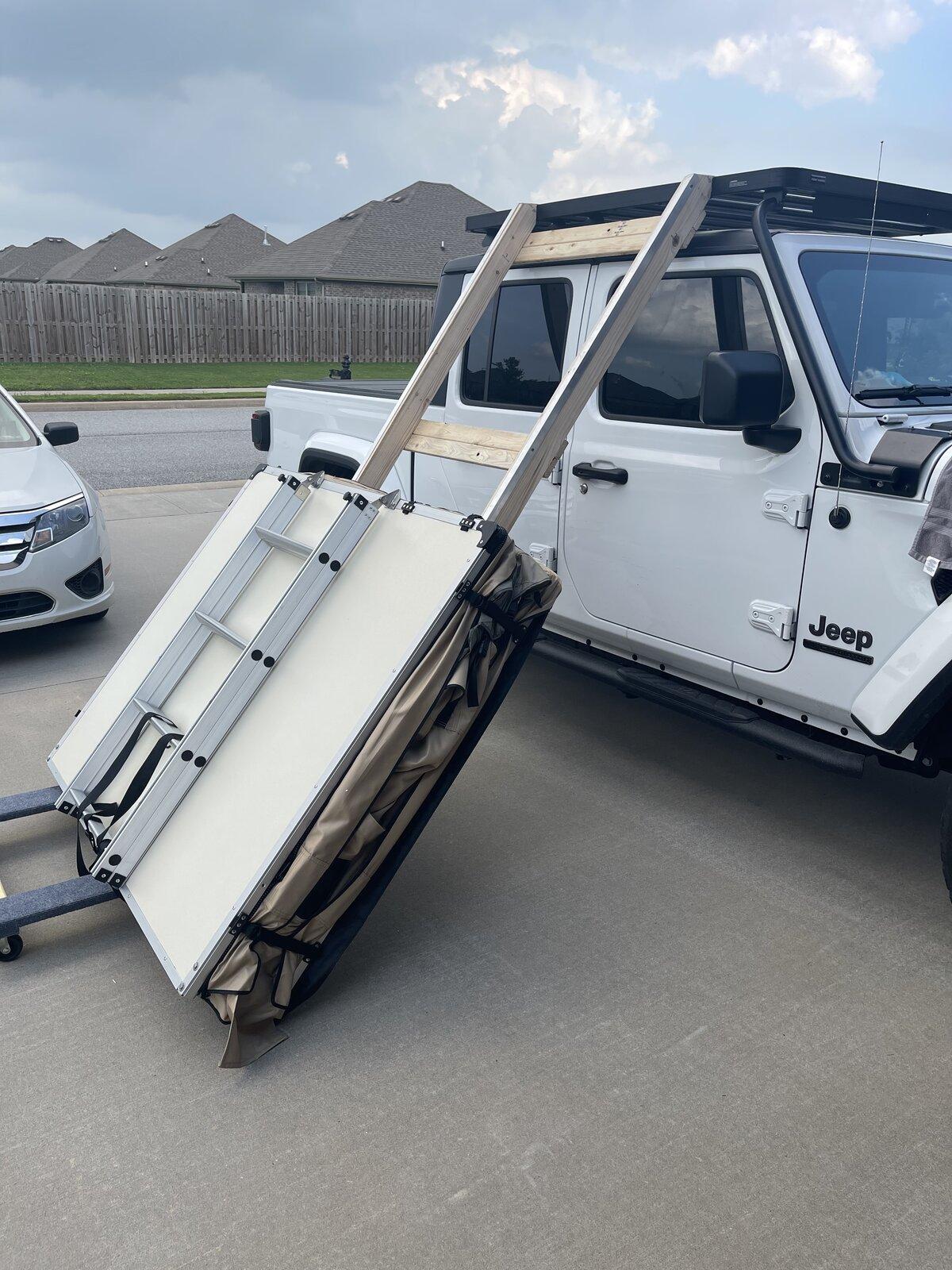 Jeep Gladiator Front Runner Extreme Roof Rack & Smittybilt RTT 9A175551-3B81-45D4-8A4F-125D64553769