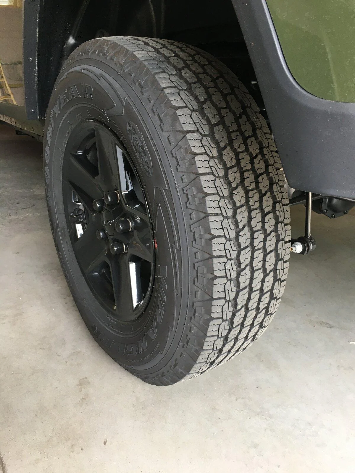 Jeep Gladiator Sport S Wheels & Tires 58FE1D6D-D223-4407-A768-9025B4977A99