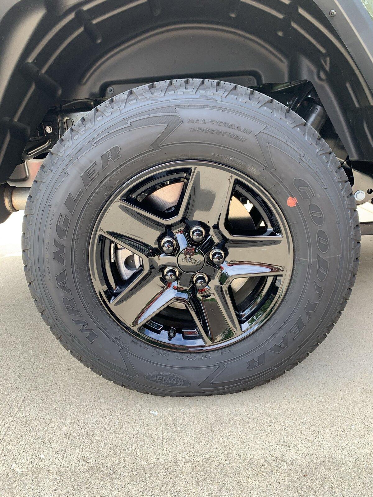 Jeep Gladiator Sport S Wheels & Tires CF92C5AE-2581-49C8-B27C-E7DEFF27AF8D