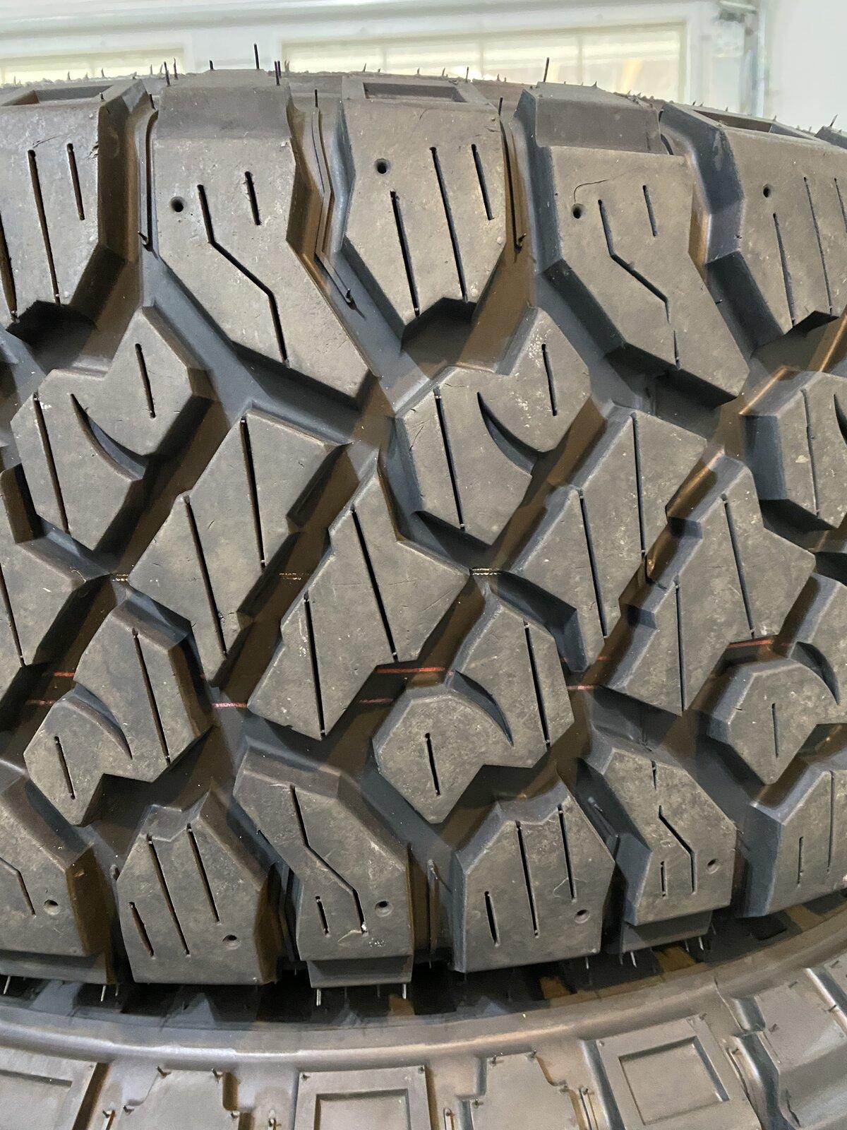 Jeep Gladiator 35x12.5r17 Kenda Klever RT 56B42445-64D8-4EA2-8181-9BE9119E4301