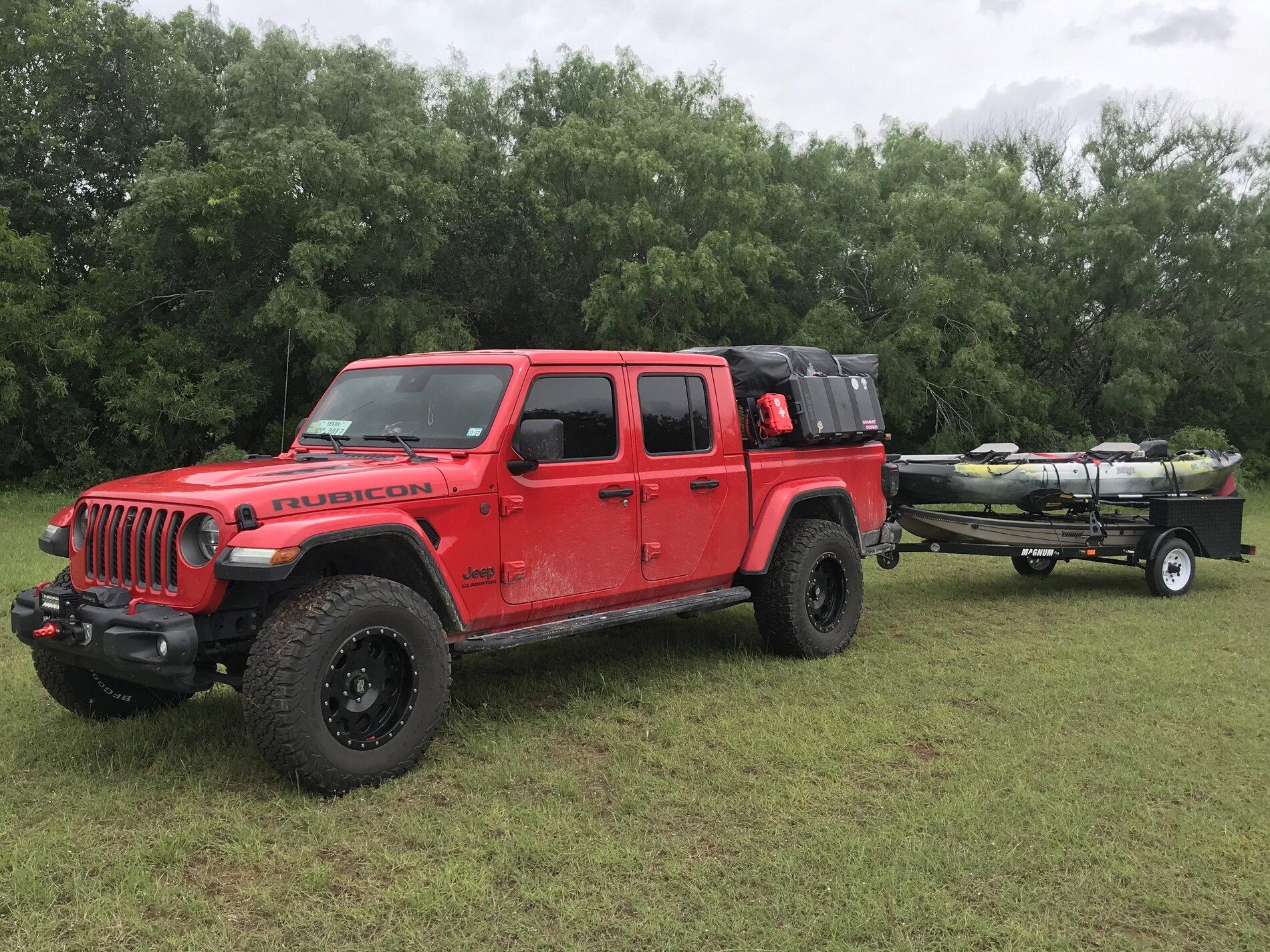 Jeep Gladiator The new family truckster 38F1D01D-08AB-4B77-8466-BBDF1DBE5FCD
