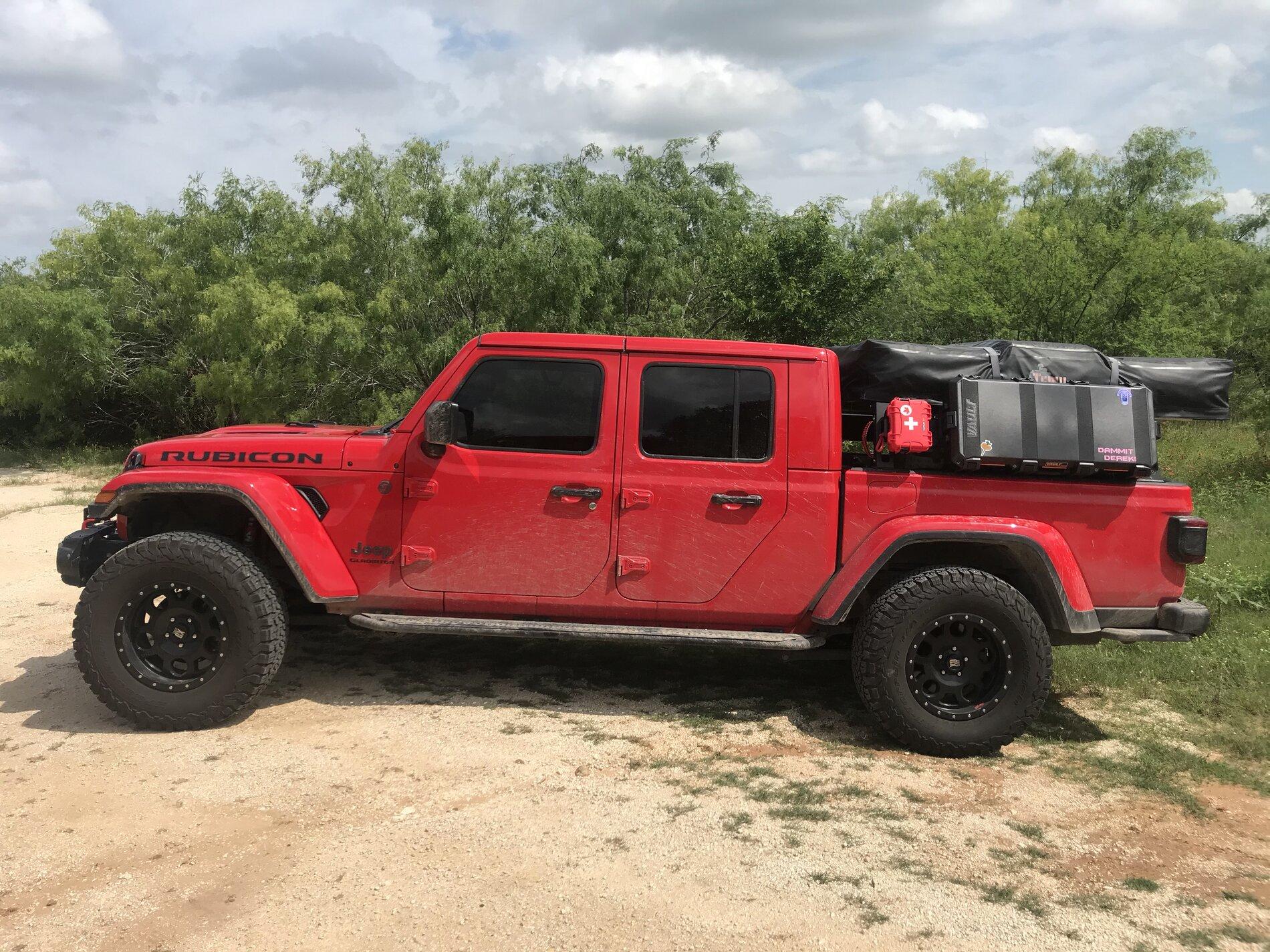 Jeep Gladiator The new family truckster 3E4B8A45-76F1-42D2-B841-0D7794EF4EF3