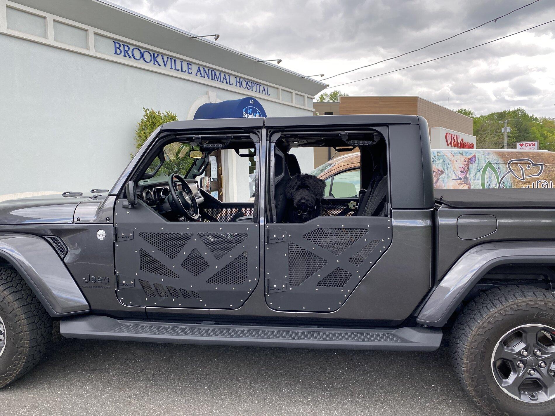 Jeep Gladiator Gladiator not designed for half doors? 1B29280F-01A2-49E0-BD0C-EB701026F362