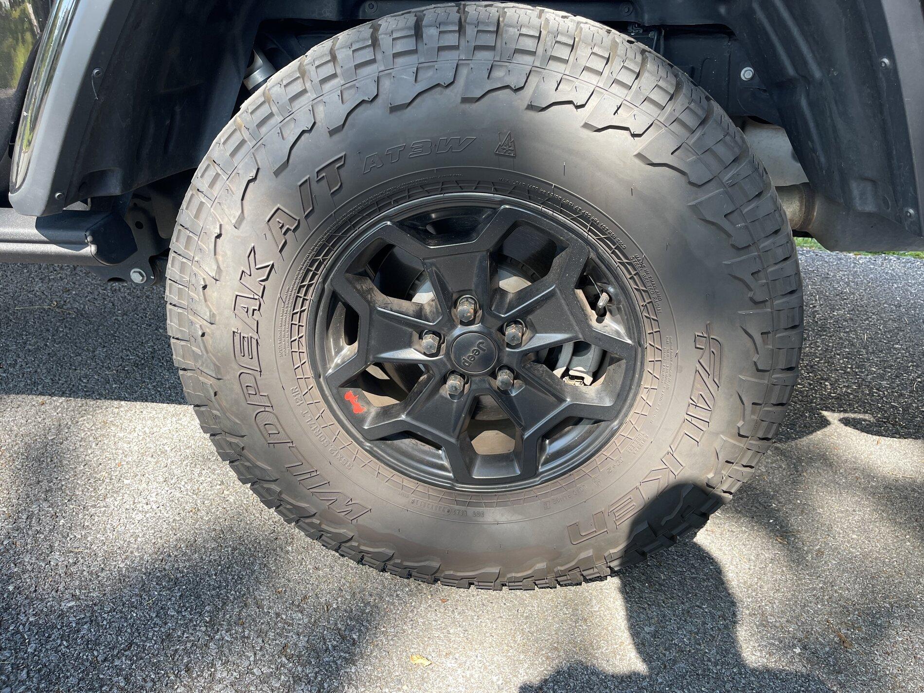 Jeep Gladiator SOLD - 4 Launch Edition wheels 7A38153F-90B3-4059-9D9A-A7837CE4F3DB