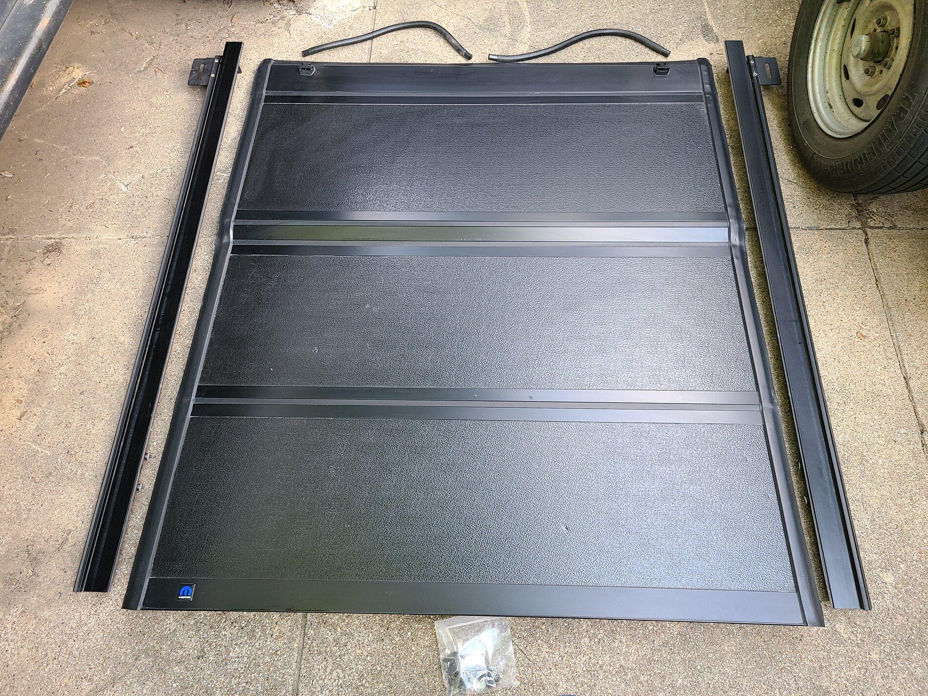 Jeep Gladiator Mopar Hard Tri-Fold Tonneau Cover 20210610_193803