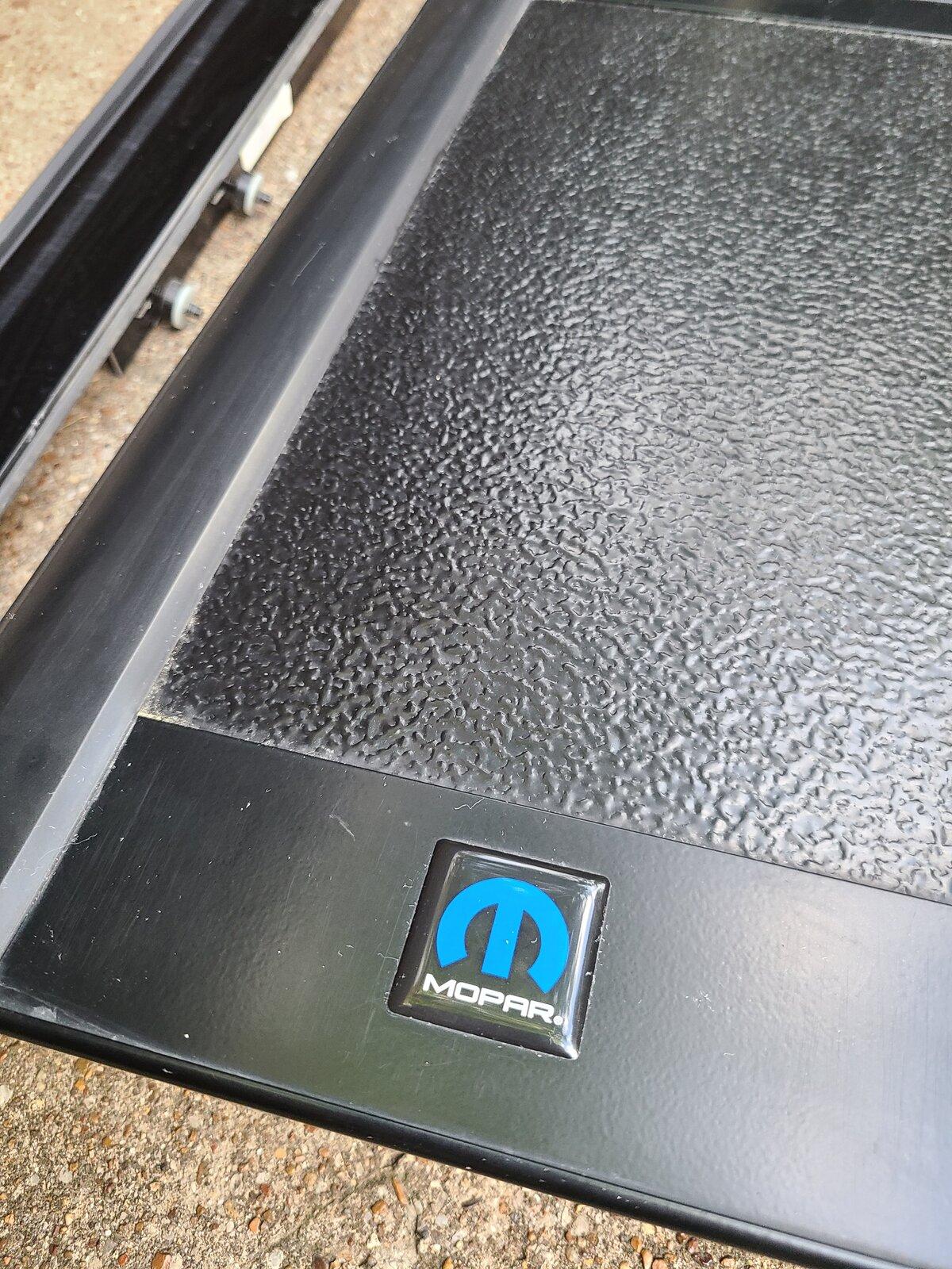 Jeep Gladiator Mopar Hard Tri-Fold Tonneau Cover 20210610_193819