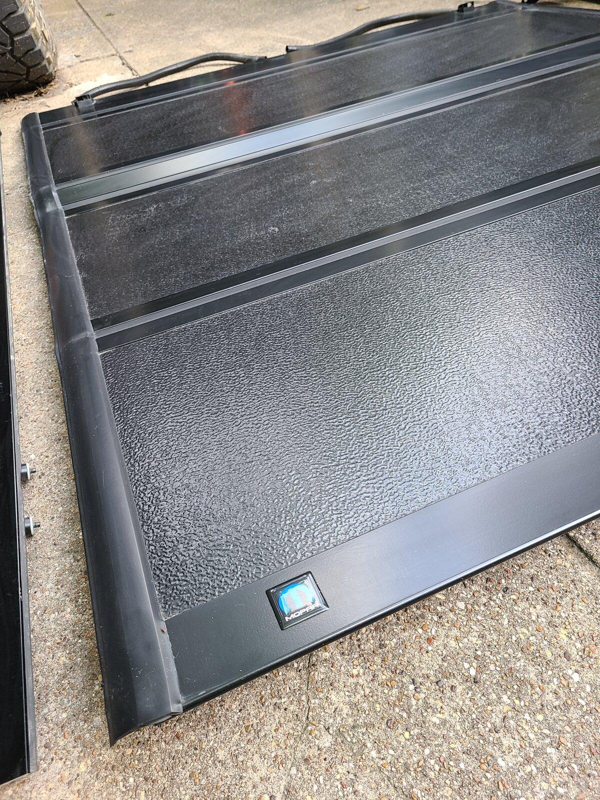Jeep Gladiator Mopar Hard Tri-Fold Tonneau Cover 20210610_193908