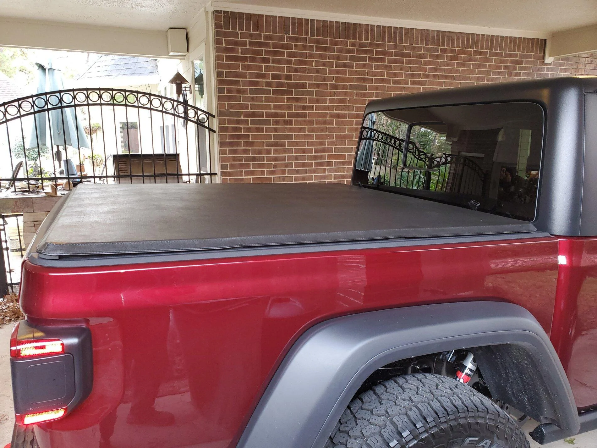 Jeep Gladiator JT Mopar Soft Tri-Fold Tonneau Bed Cover 20210112_161601