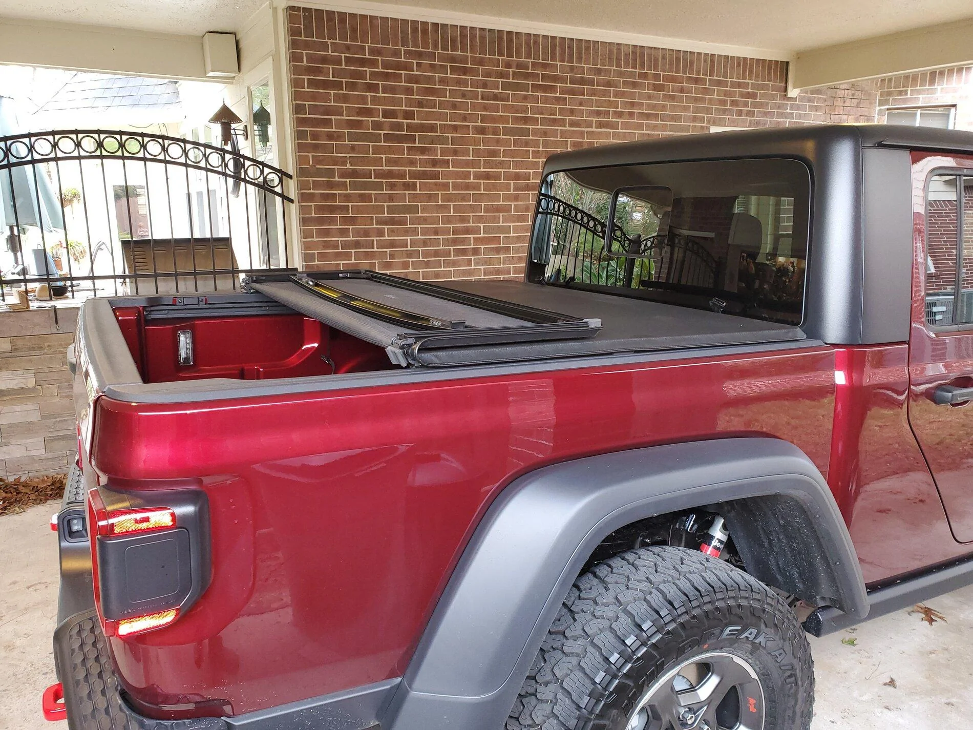 Jeep Gladiator JT Mopar Soft Tri-Fold Tonneau Bed Cover 20210112_161611