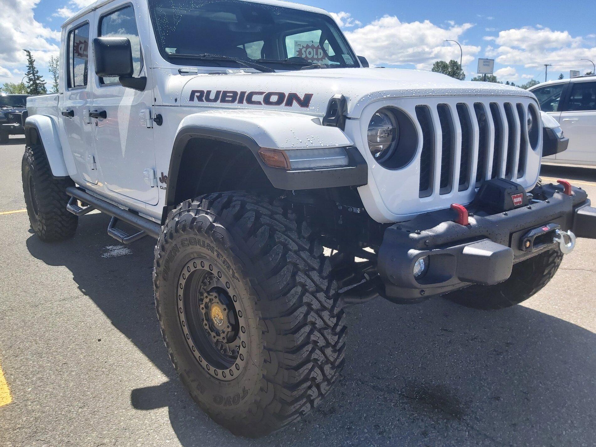 Jeep Gladiator White rubicon on 37s Resized_20210607_140449