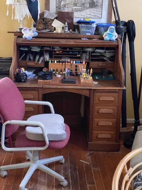 Jeep Gladiator Toy/Hobby Pictures desk