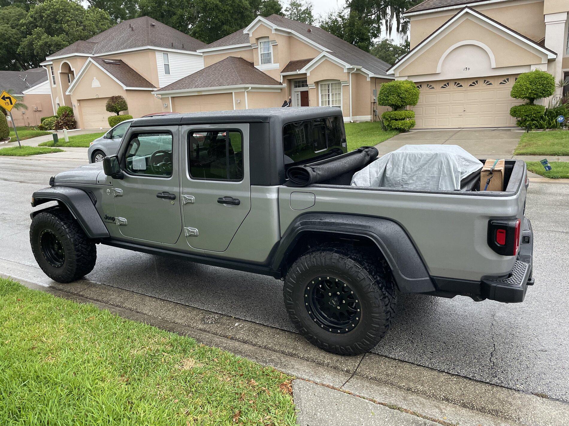 Jeep Gladiator Post your payload pics! 8B322336-0FE0-436B-B985-EFBFFE3FC4F4