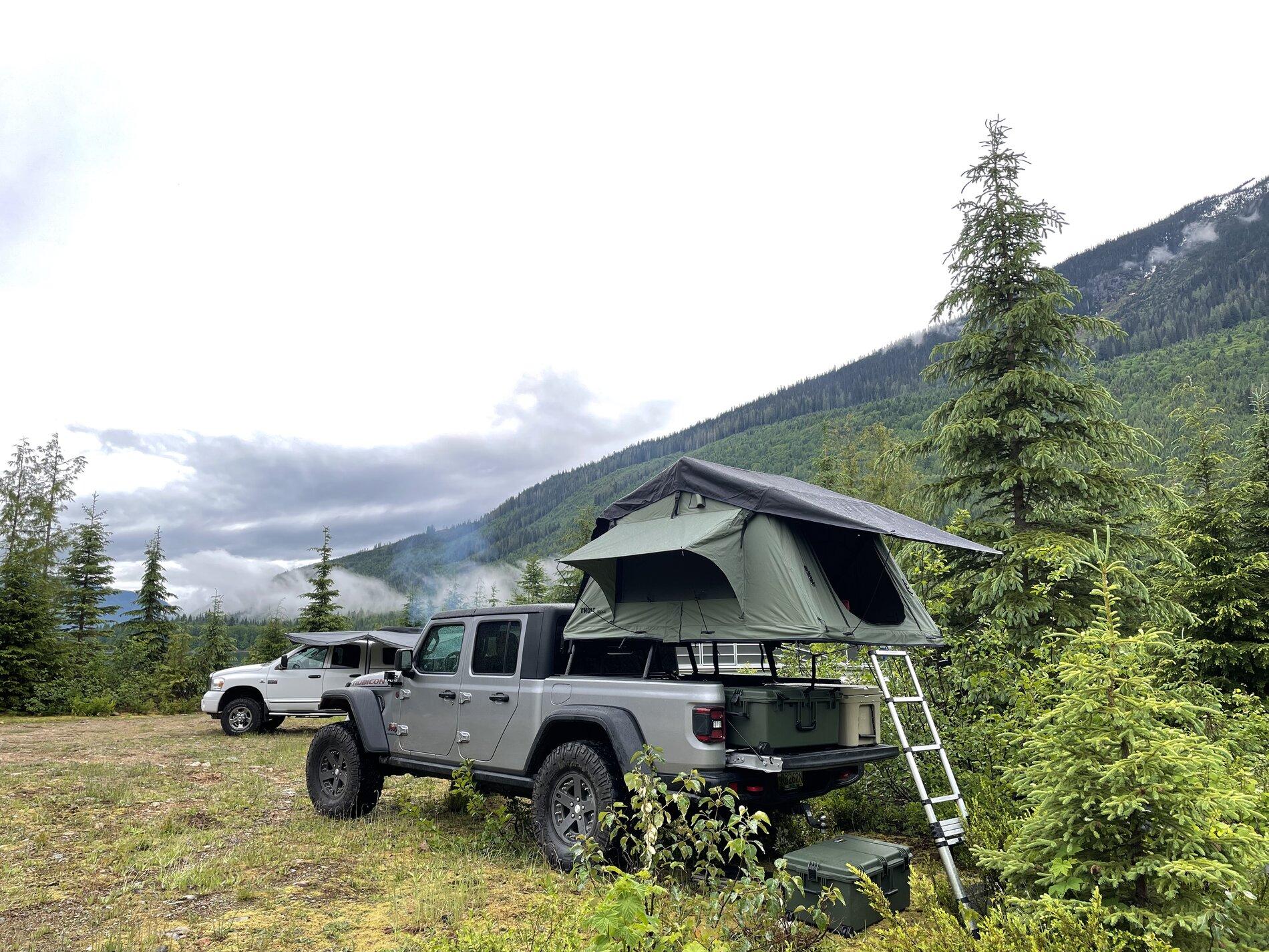 Jeep Gladiator Setting up for camping 5A689790-DA11-474E-B9FB-484E2370F861