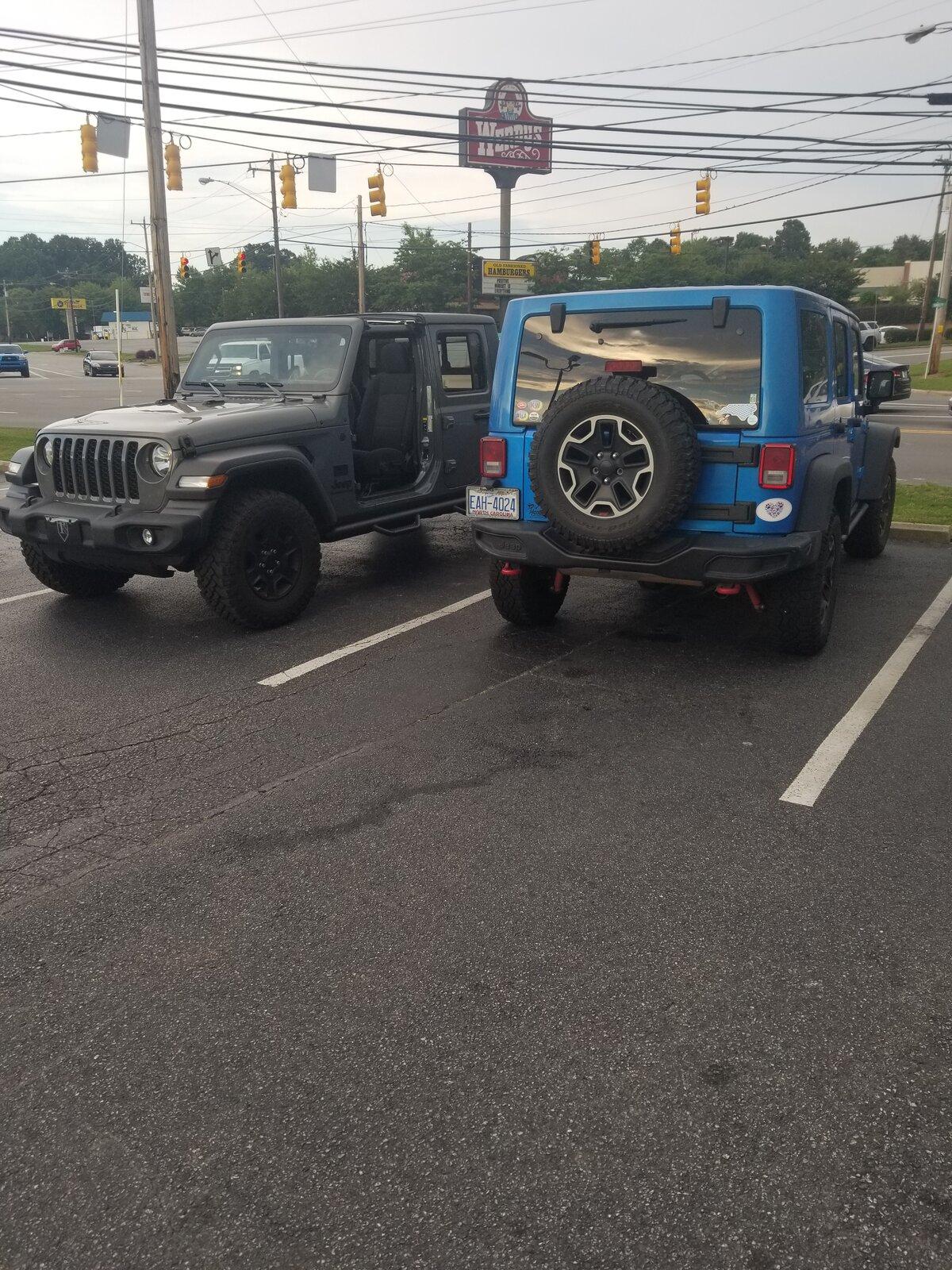 Jeep Gladiator Jeeps Parking Next To Jeeps 20210614_184911