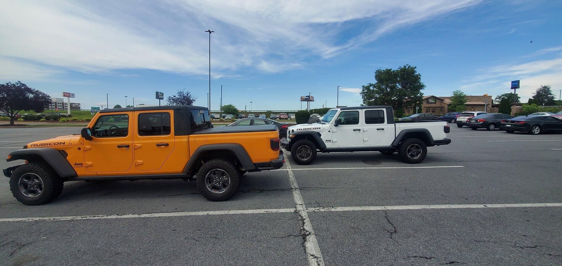 Jeep Gladiator Jeeps Parking Next To Jeeps 20210613_153029