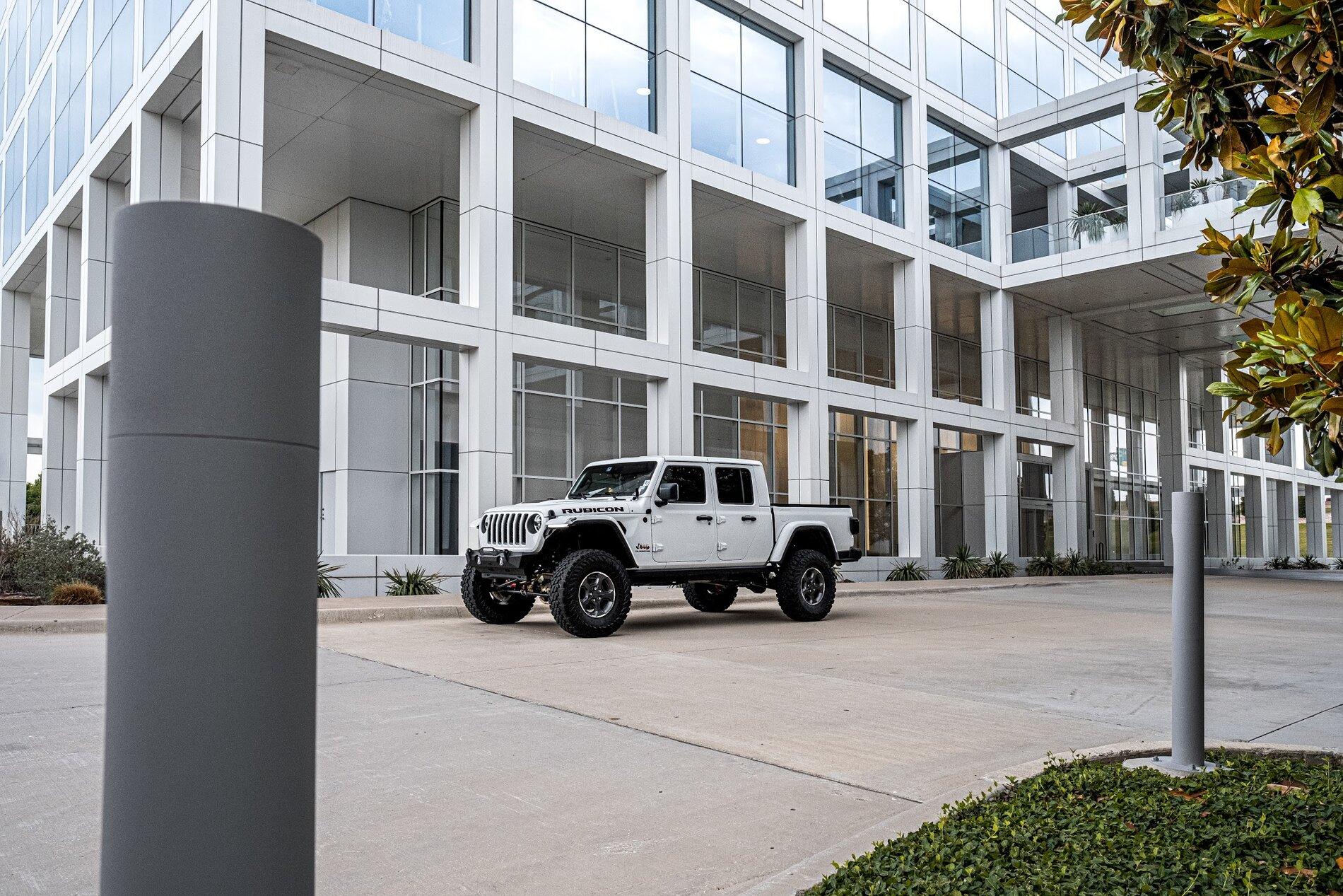 Jeep Gladiator Lets see all those Gladiators with lifts and bigger tires! AMX41494 (2)