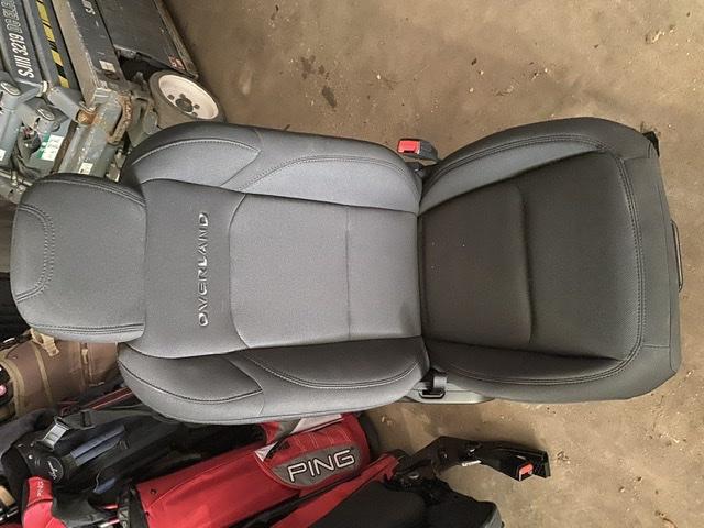 Jeep Gladiator Overland cloth seats and console. $300ILLINOIS 8F5A505E-A670-426F-8B72-7FC5BAC883FE