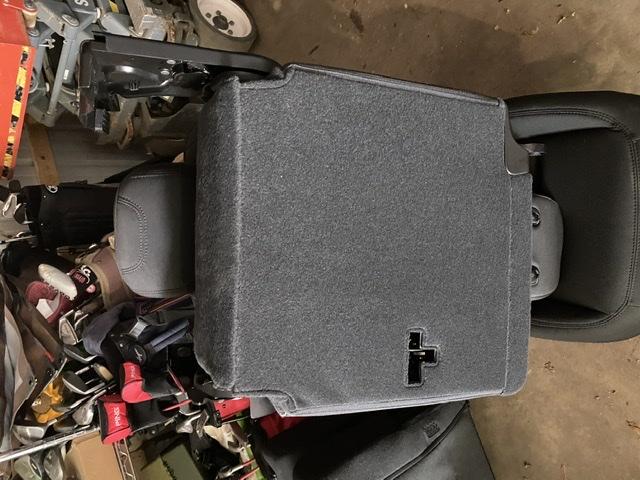 Jeep Gladiator Overland cloth seats and console. $300ILLINOIS 9D9A253A-9E4C-4D67-A3FF-33818E4B86A1