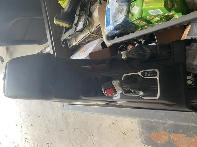 Jeep Gladiator Overland cloth seats and console. $300ILLINOIS ECD5D4AD-468D-4973-A75E-0AE3892D61C2