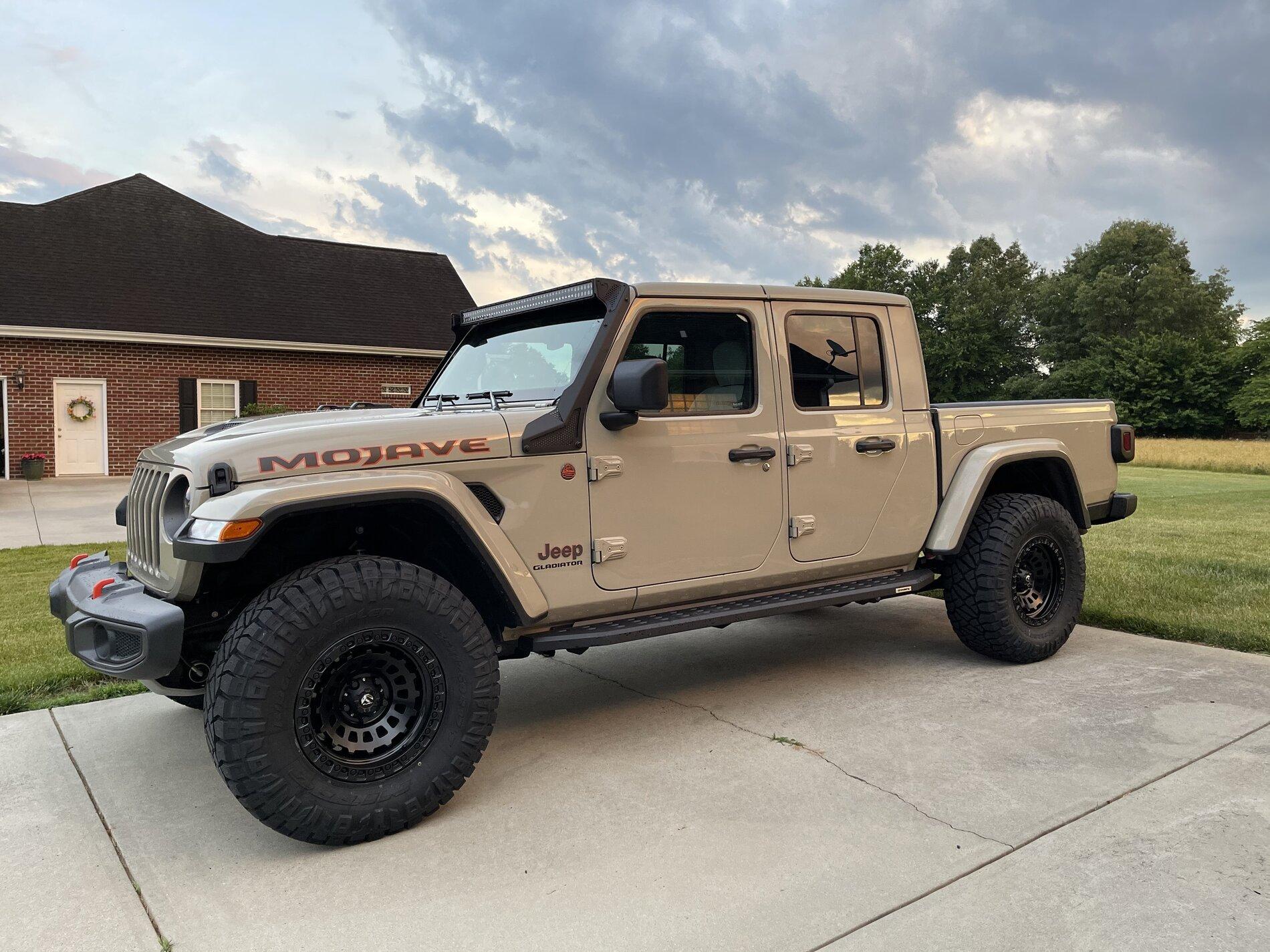 Jeep Gladiator 2020 Gobi Mojave Like New 3k Miles 3EC25980-C0B1-4076-9330-5B1265D9D949