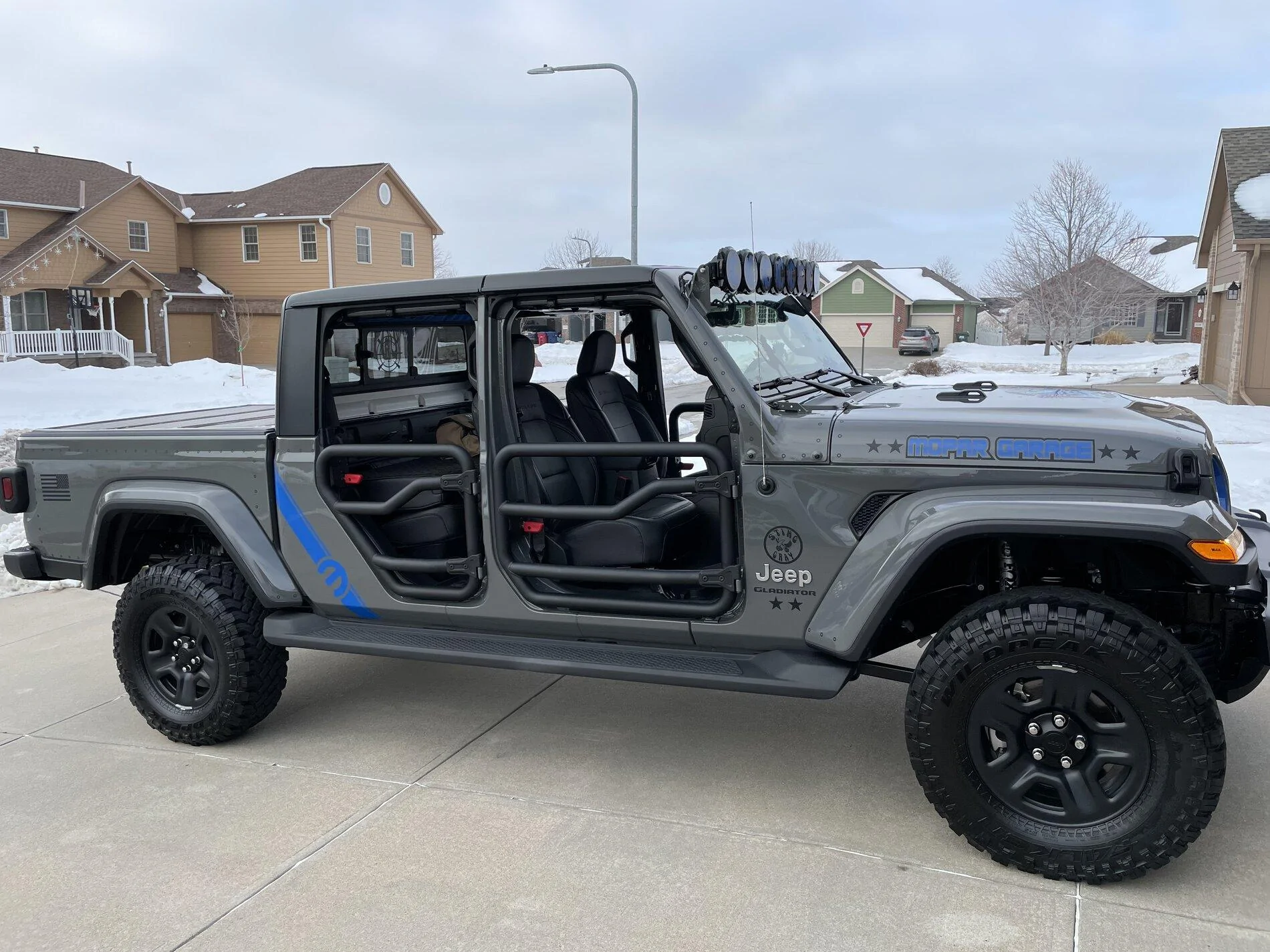 Jeep Gladiator "Accent color" trend? IMG_3182