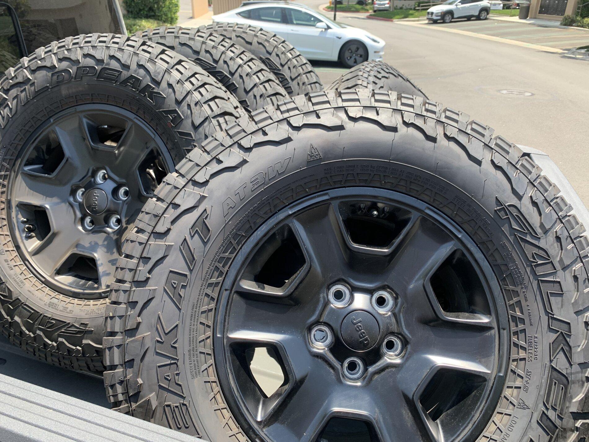 Jeep Gladiator 5 Mojave takeoff wheels and tires $1000 (South Orange County) 35B1835C-541D-44BD-B0D5-9AE725148FBB