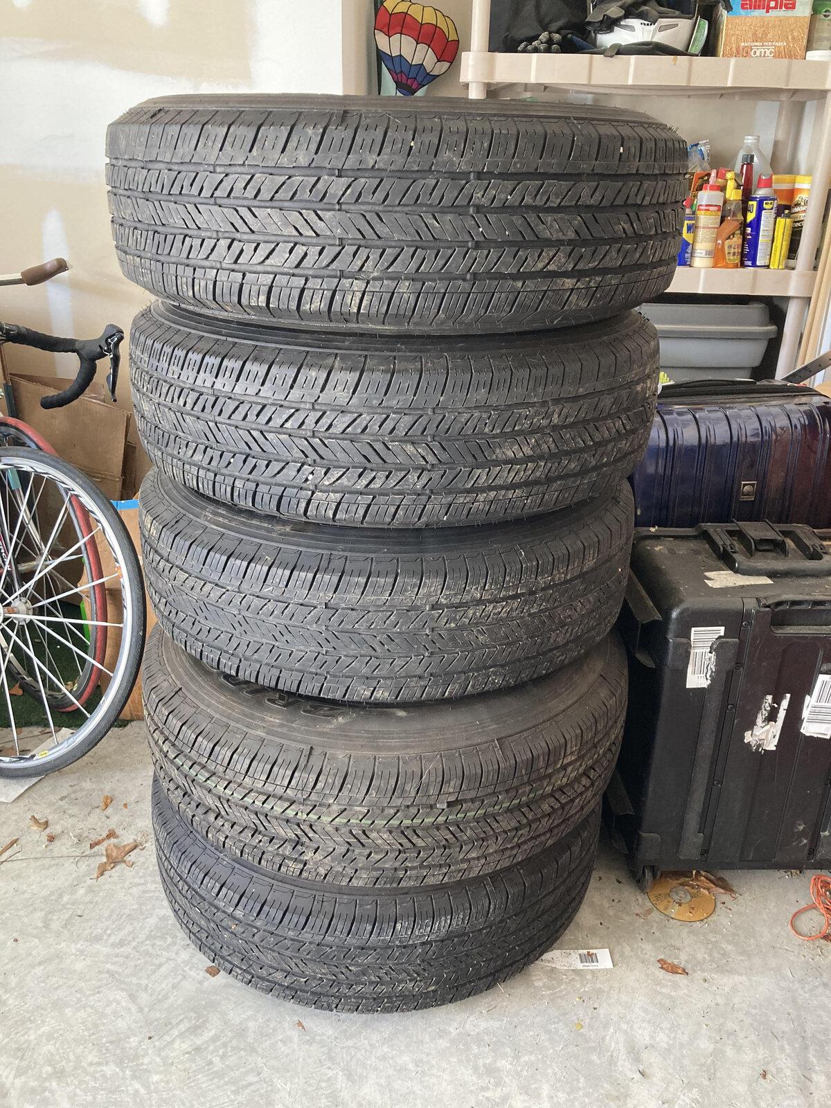 Jeep Gladiator Stock JT Sport S wheels and tires TireStack