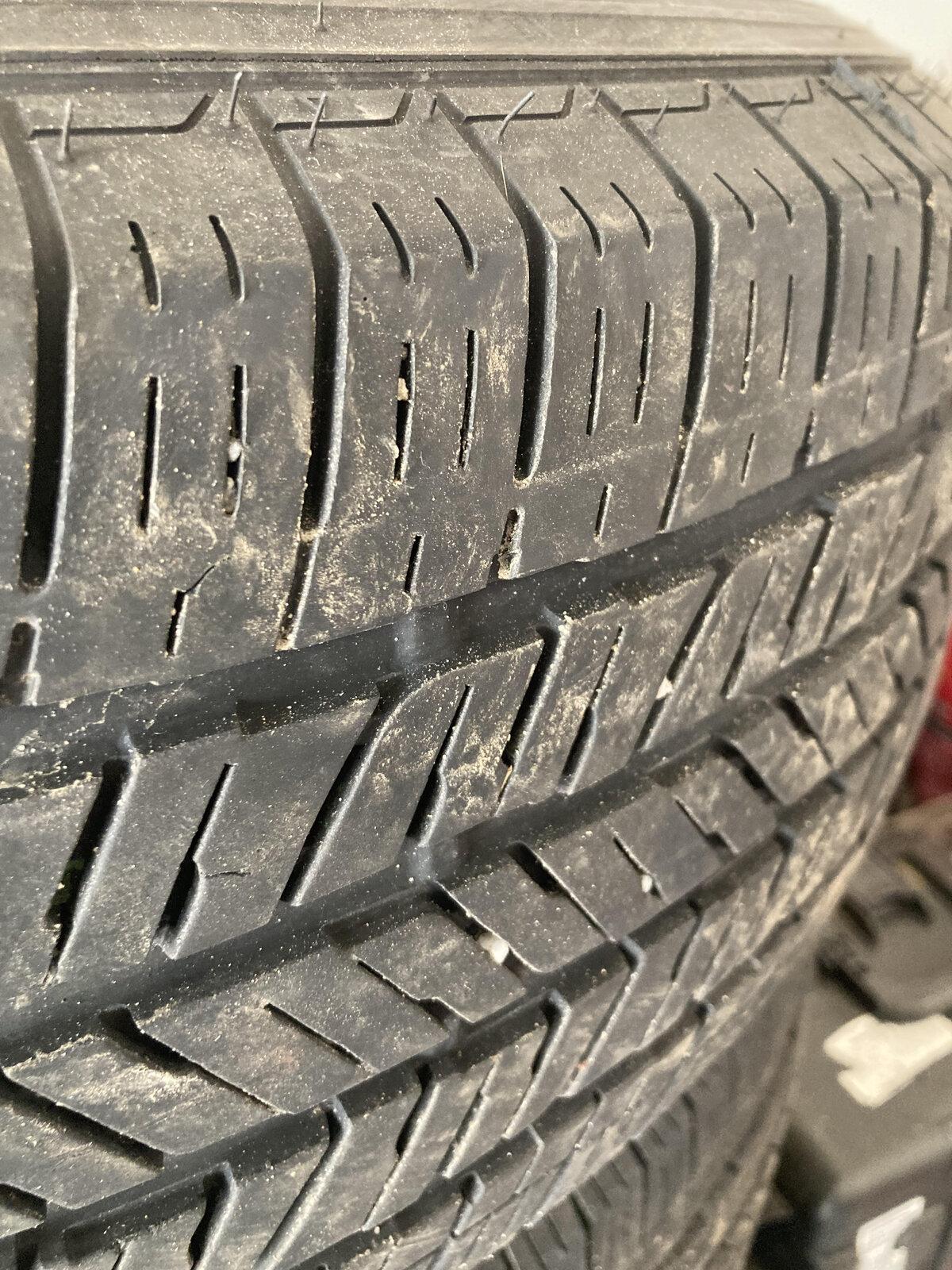 Jeep Gladiator Stock JT Sport S wheels and tires ?hash=7ed8bc7cbc1267a3933f2d114d1ff149