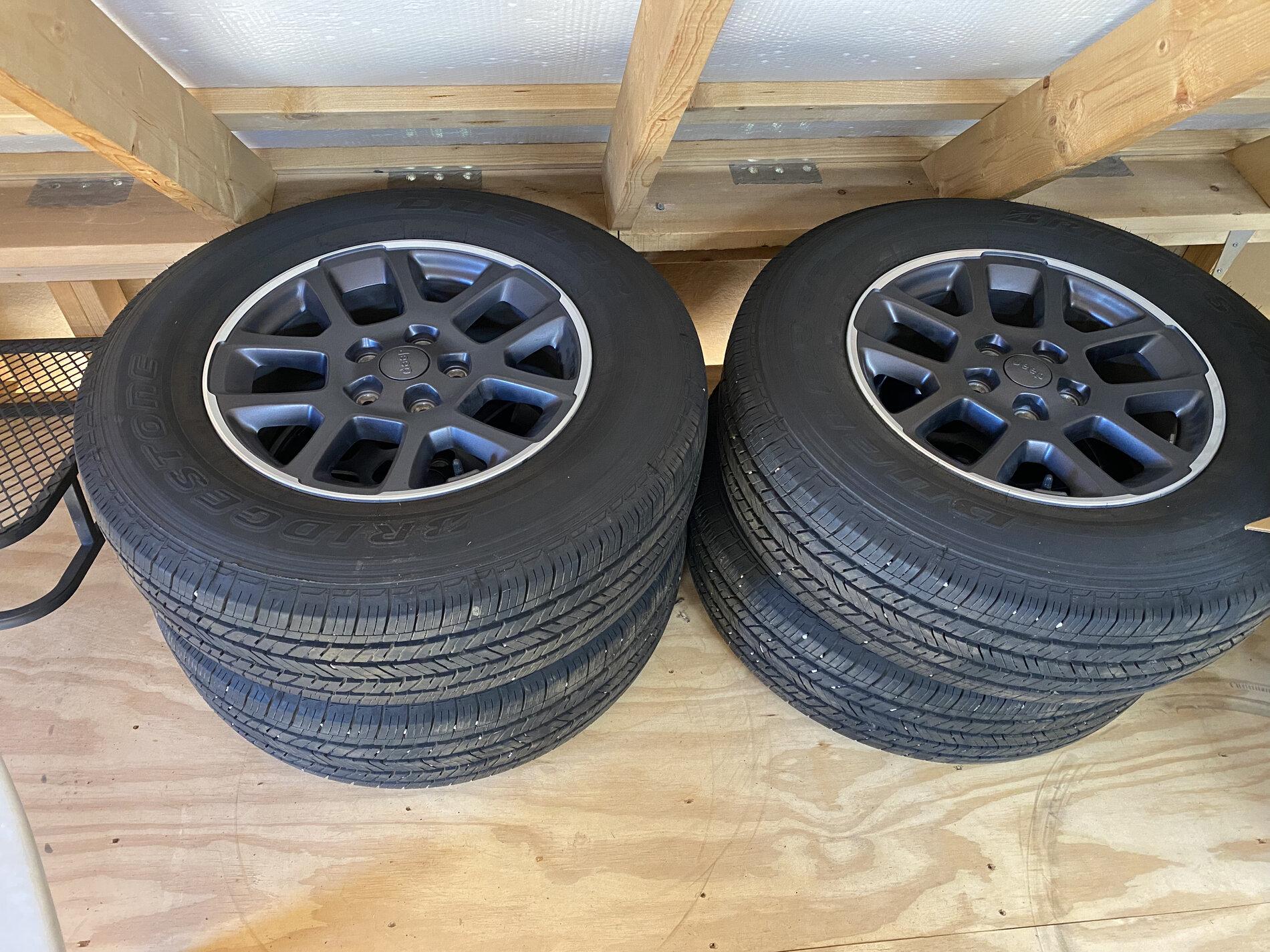 Jeep Gladiator Overland wheels and tires 50165A63-9F5D-4873-A869-880DDD9040F2