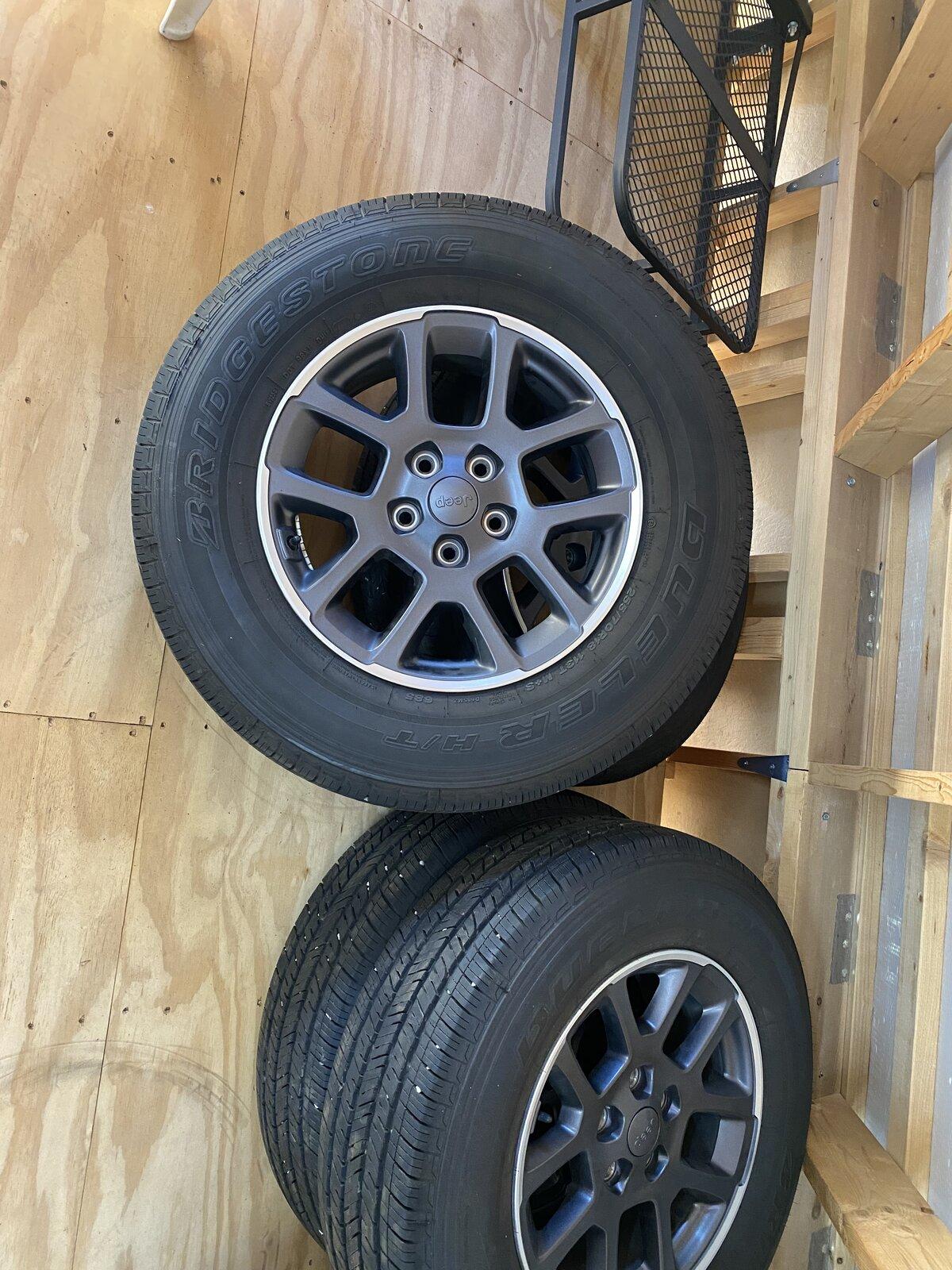Jeep Gladiator Overland wheels and tires 14E1D363-6C88-4A9F-83B7-E09763086AD7