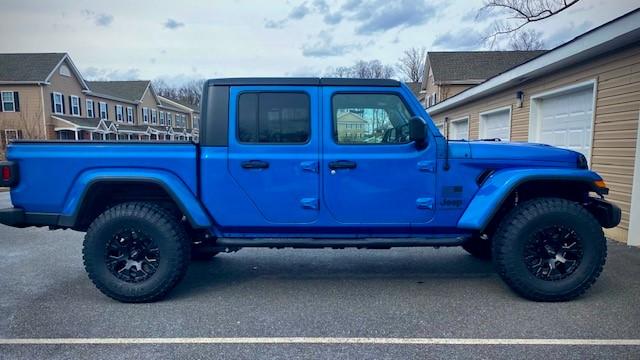 Jeep Gladiator (4) 17x9 Helo wheels w/ 35inch tire & TPMS - 5k Miles 1