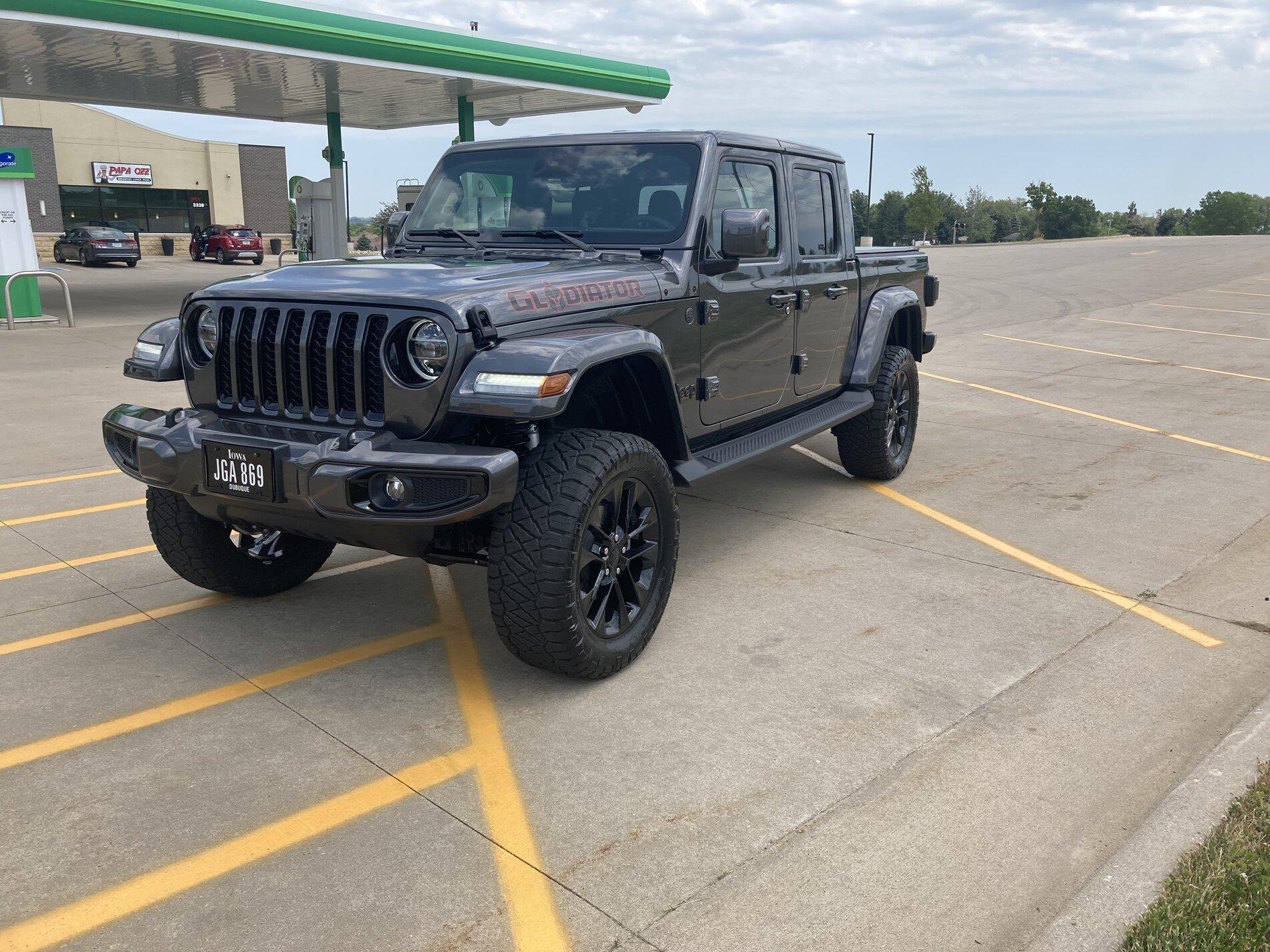 Jeep Gladiator GRANITE CRYSTAL JT Gladiator Club A986EB21-26BC-4755-9BE1-5B65B577210A