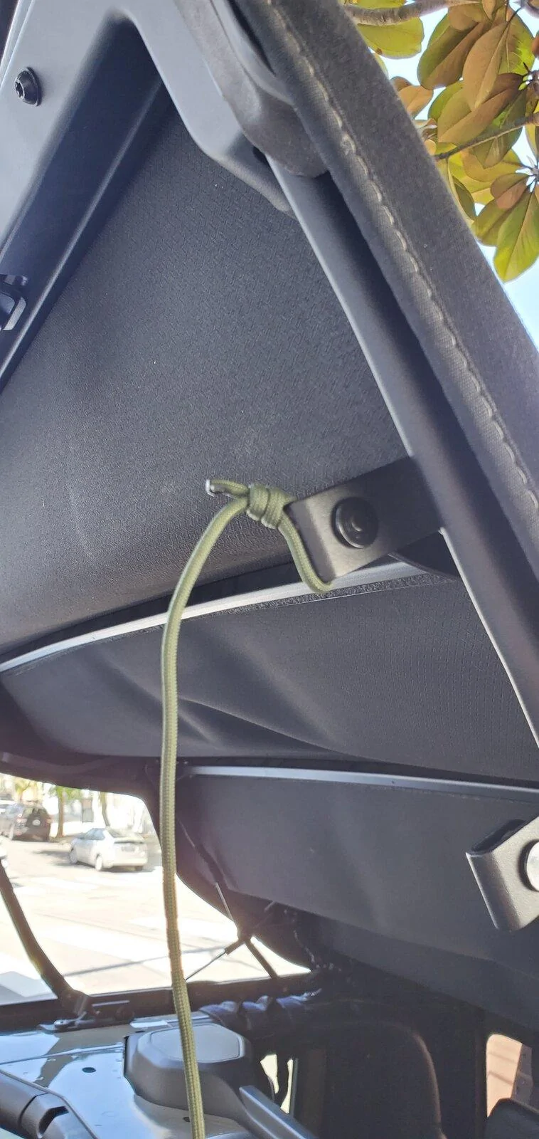 Jeep Gladiator Close your soft top without getting up from your seat. 20210617_152530