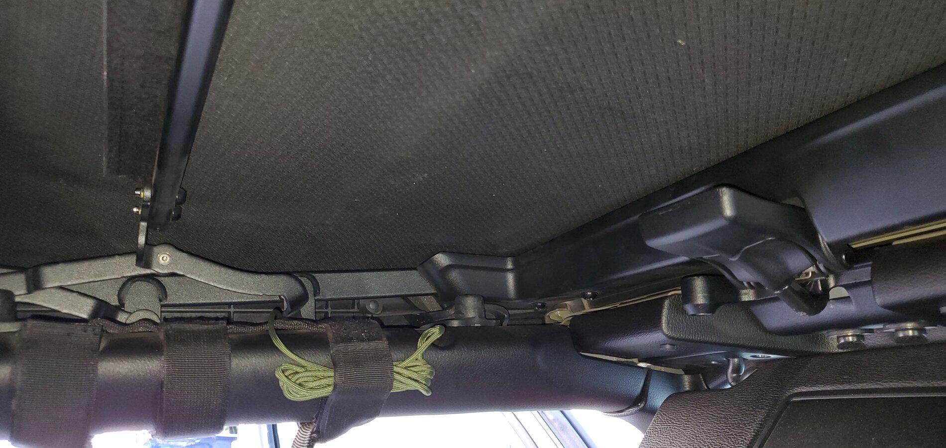 Jeep Gladiator Close your soft top without getting up from your seat. 20210617_153401