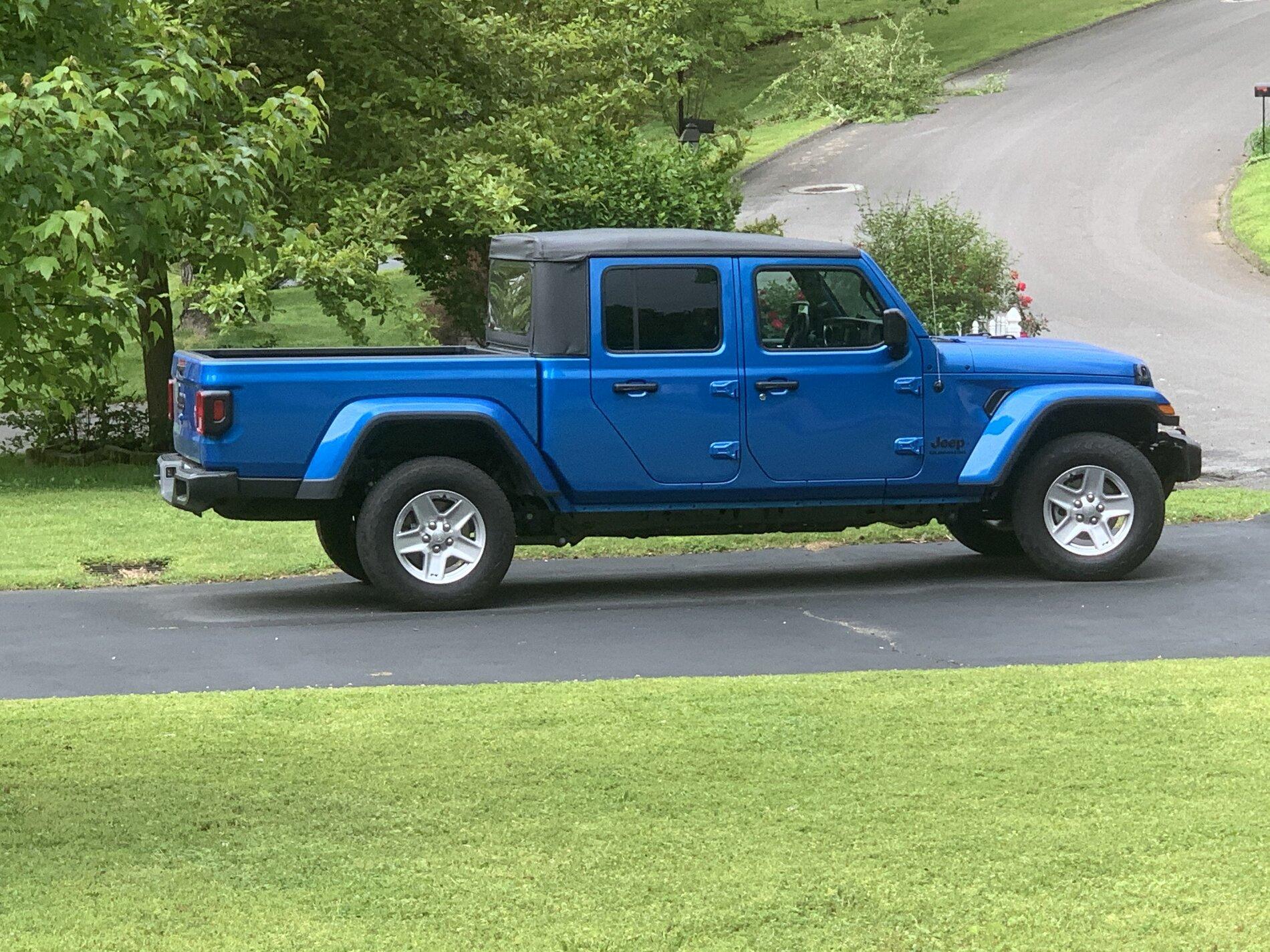 Jeep Gladiator Metal Corner Poking Through Soft Top 00A6B7E9-FFC3-4321-80AB-177E87298048