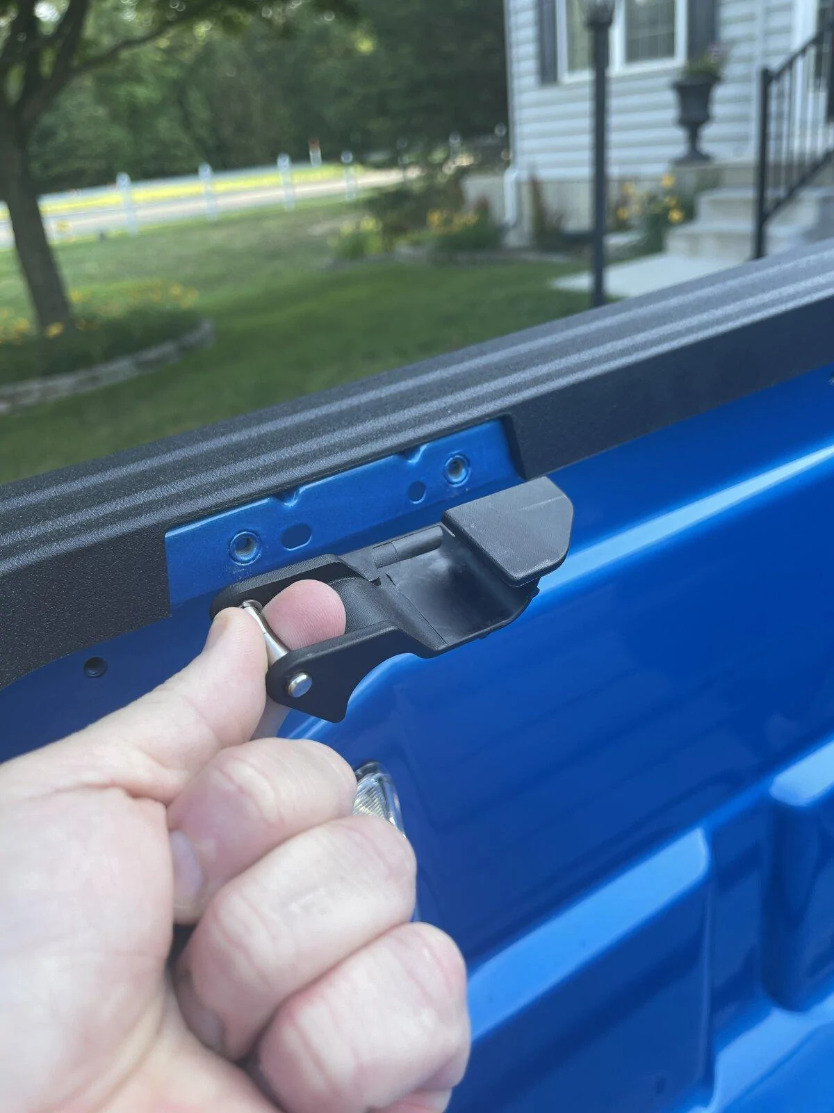 Jeep Gladiator MOPAR Jeep Soft Roll-Up Tonneau Cover Install on 2021 Gladiator Oveland C945FF1E-8BDF-4CA8-B5AA-E89EC11FEC7E