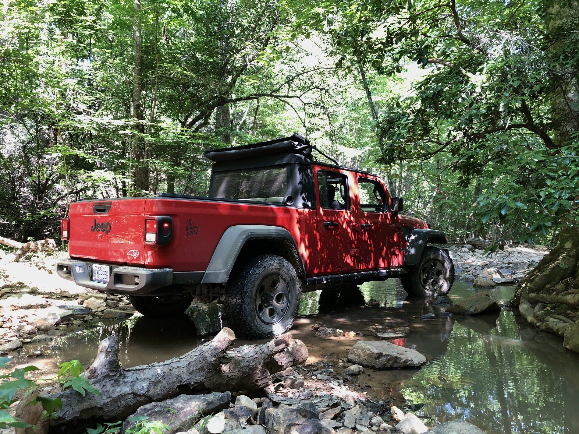 Jeep Gladiator FIRECRACKER RED Gladiator JT Club 1476AF14-2402-437B-9B3F-A405602995A3
