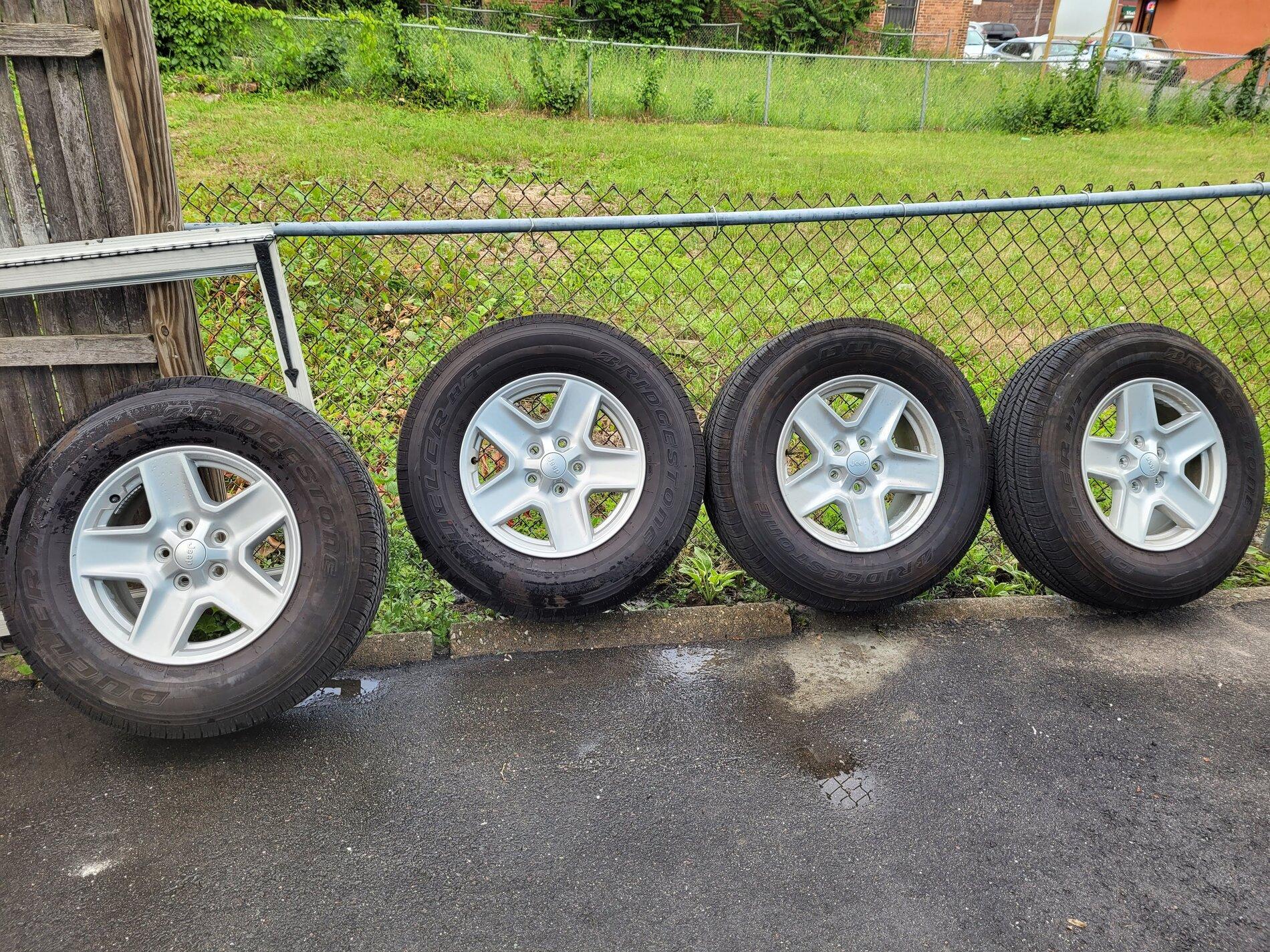 Jeep Gladiator 2021 Sport OEM Wheels and tires with Spare 20210618_190142