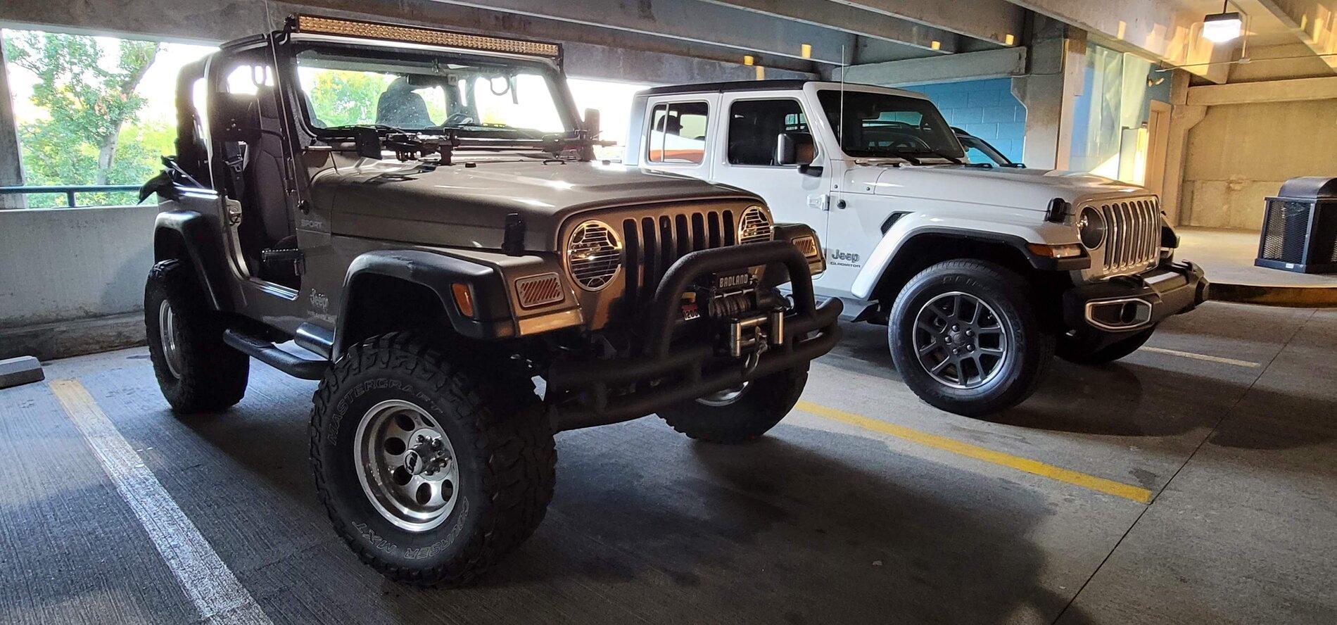 Jeep Gladiator Jeeps Parking Next To Jeeps 20210618_064355