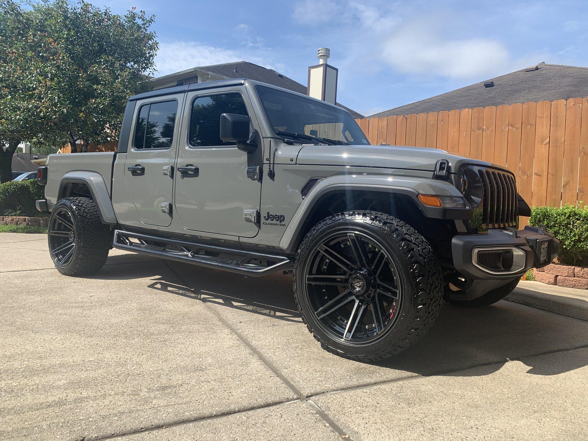 Jeep Gladiator Gladiator Love 79F1340F-CCB7-4C8D-AC77-BABBCEF8C49B
