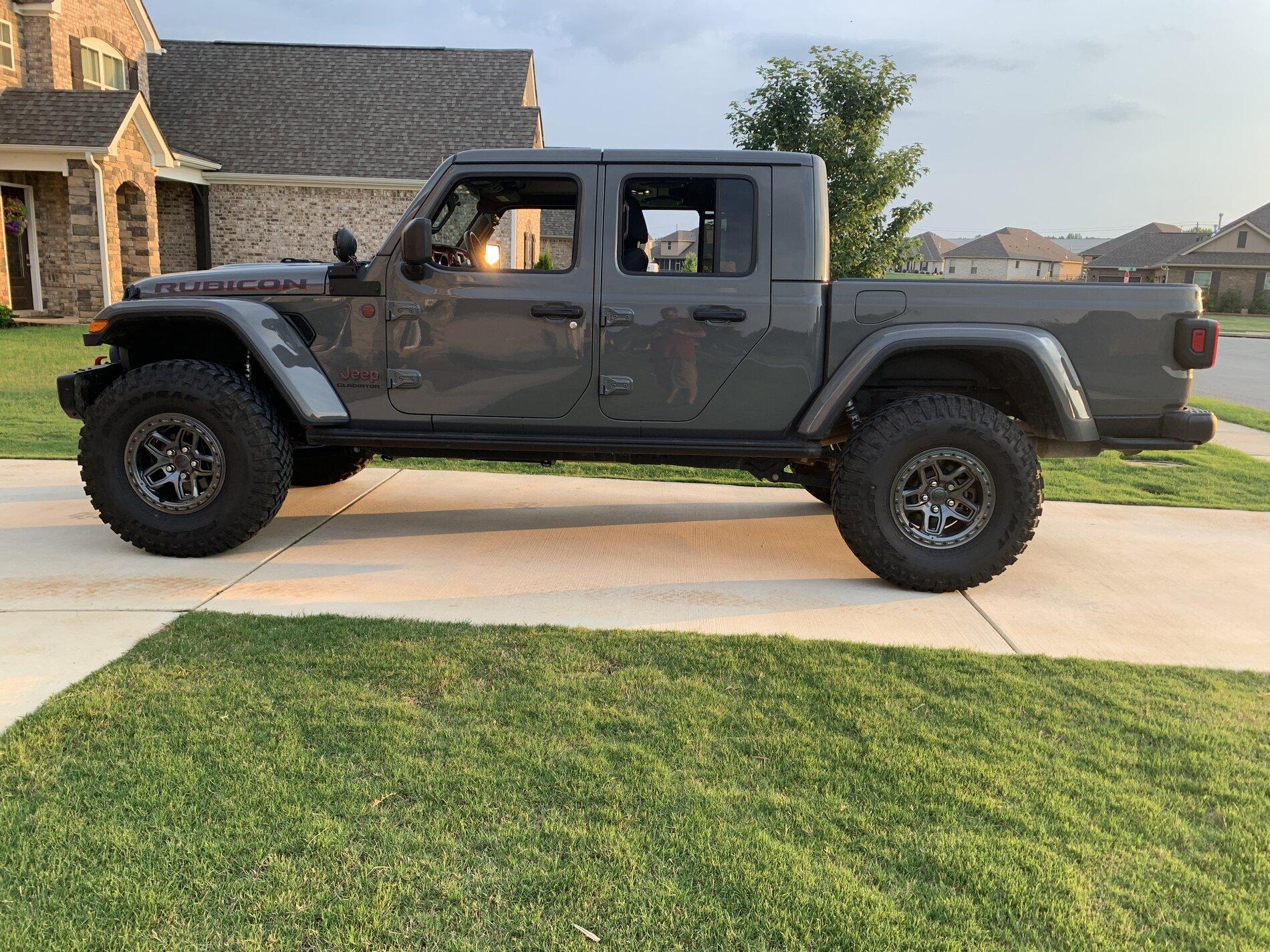 Jeep Gladiator Leveling Kit after 2in Mopar Lift? 20210614_002519928_iOS