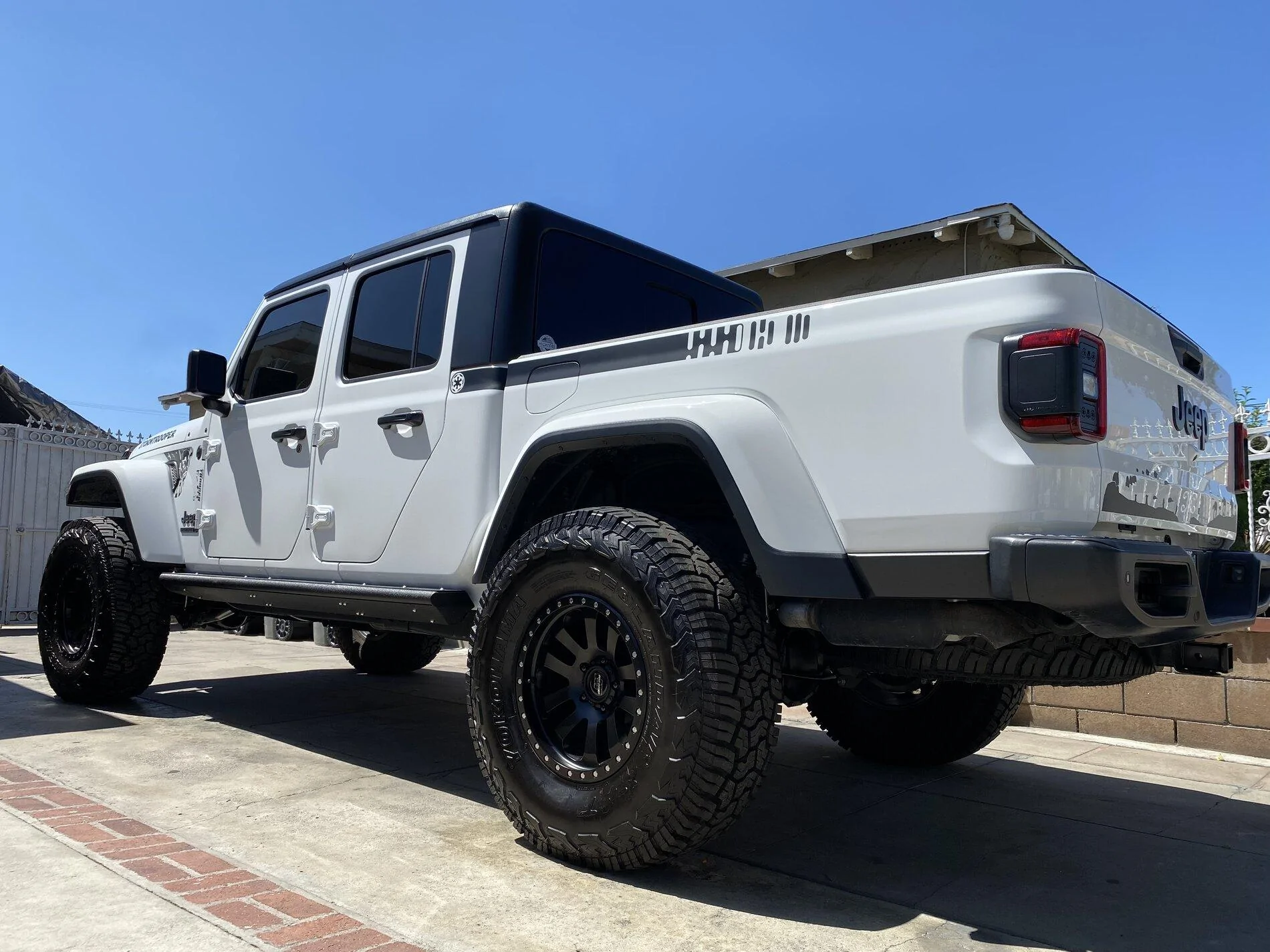 Jeep Gladiator "Accent color" trend? D17B5685-5AB1-4663-B3D4-217F5ED0AD33