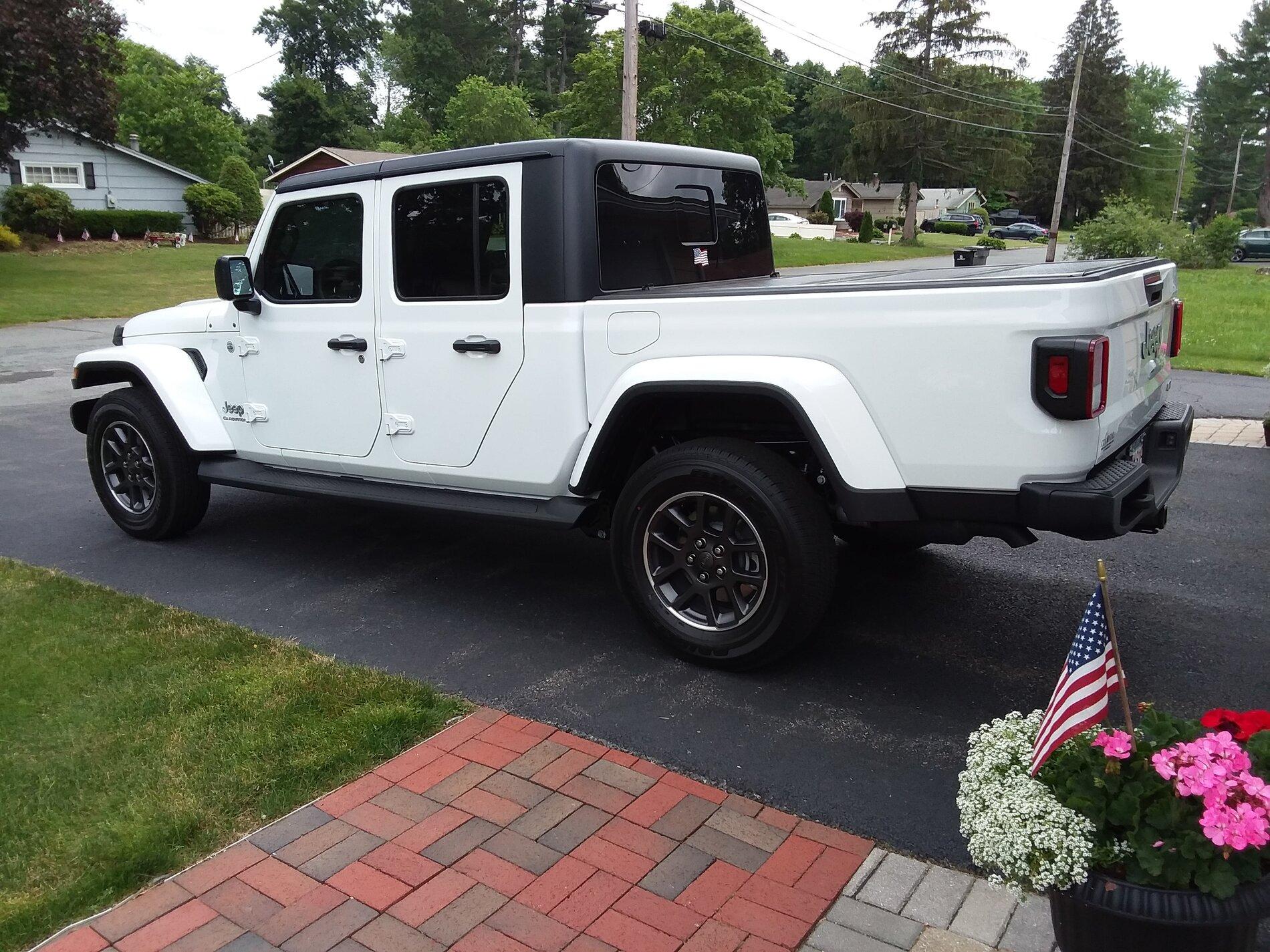 Jeep Gladiator Brand new White Gladiator 20210621_135600