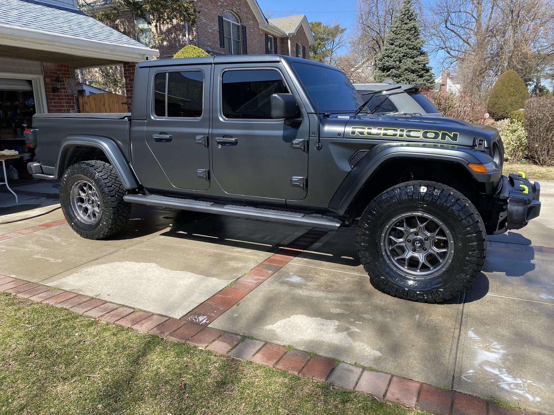 Jeep Gladiator "Accent color" trend? IMG_7939